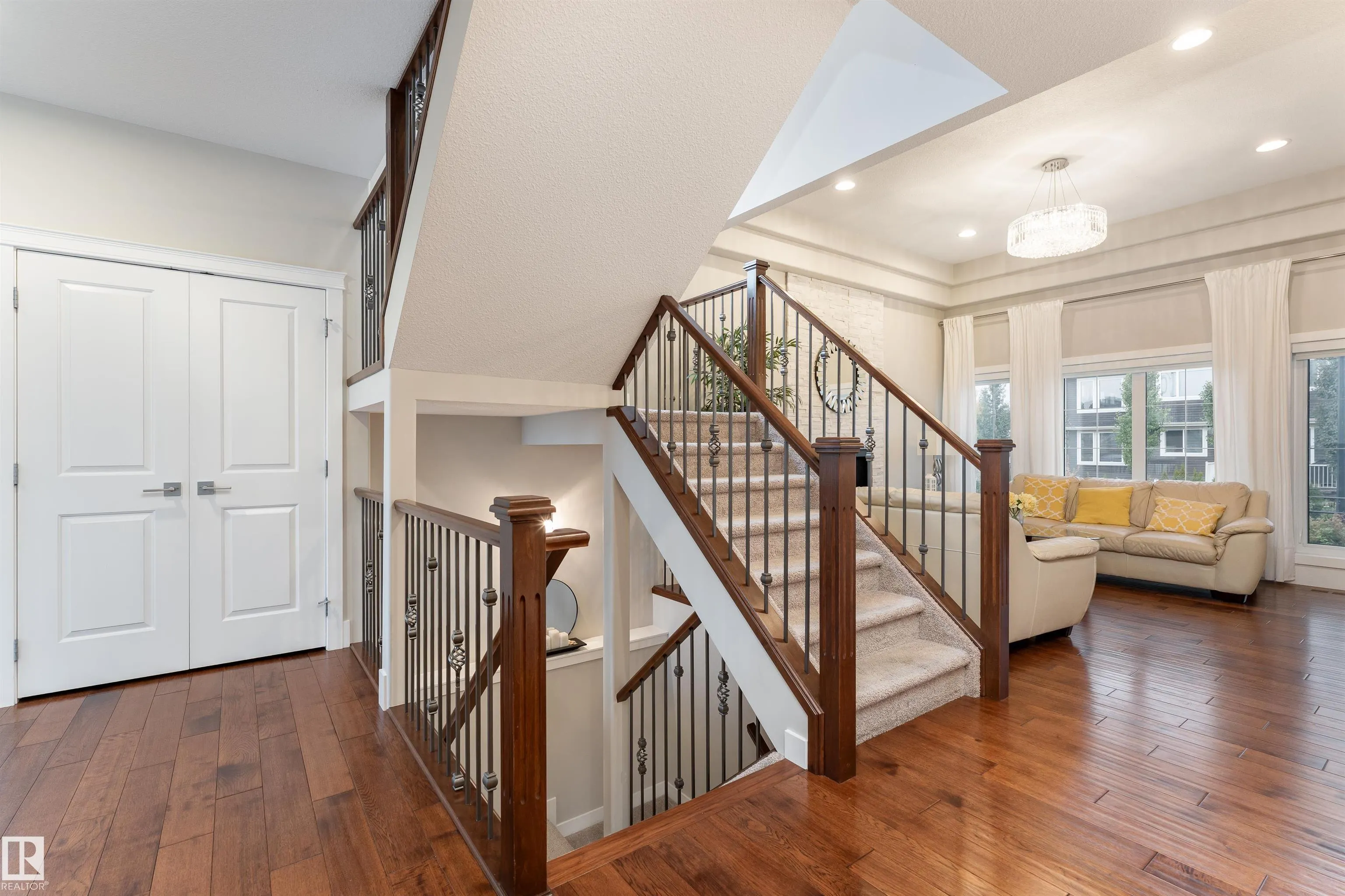 2504 AMERONGEN Crescent