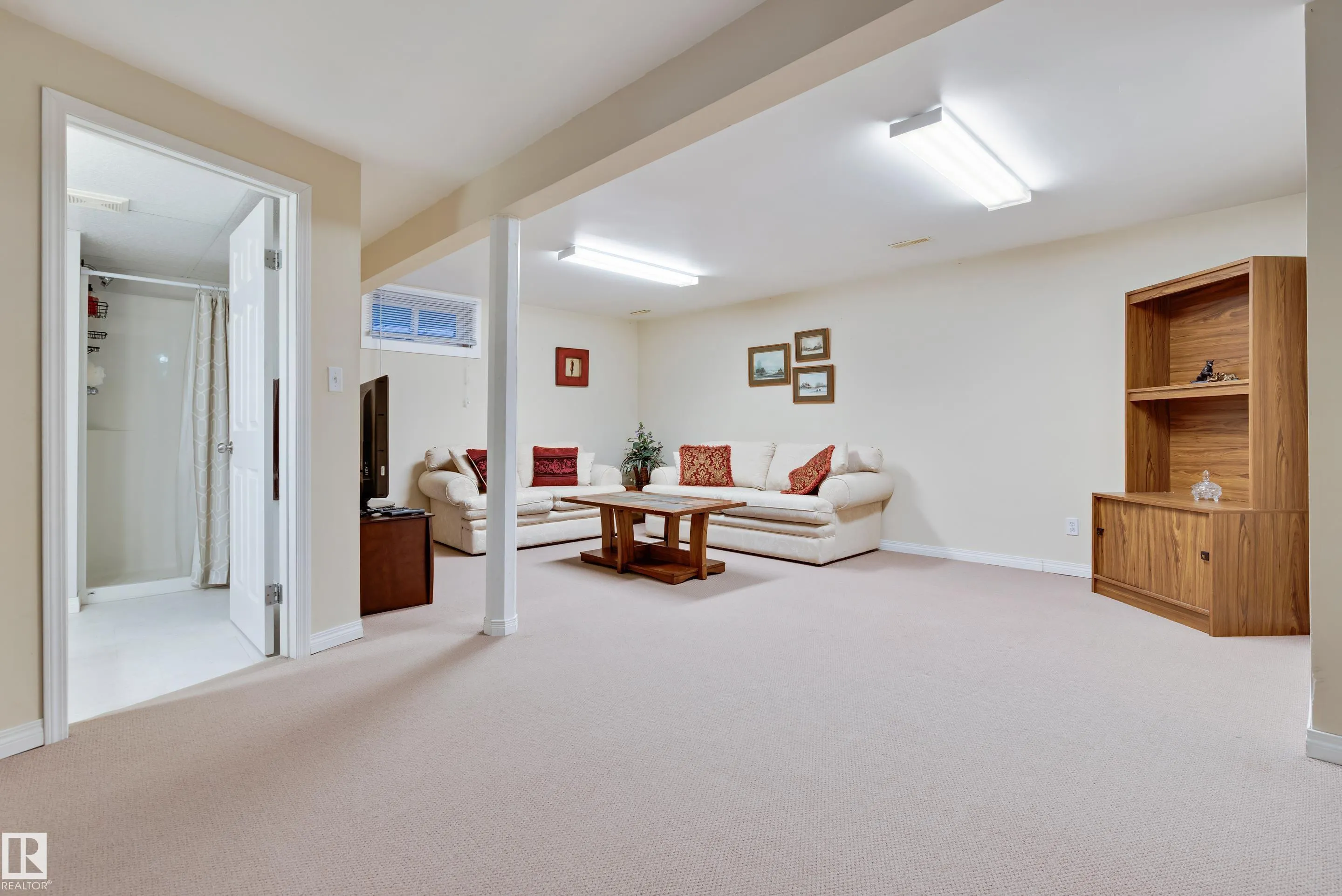 40 FERNWOOD Crescent