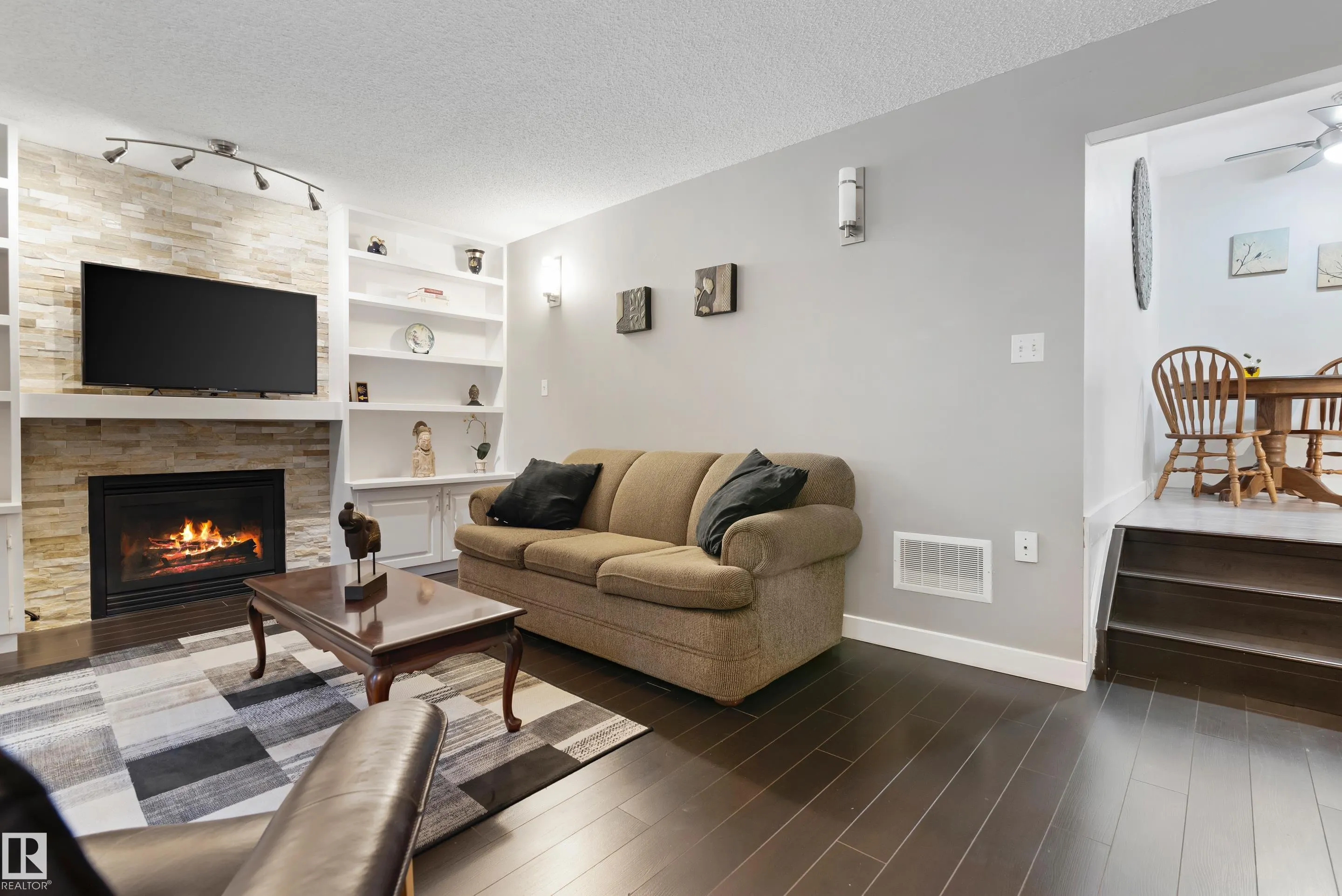 40 FERNWOOD Crescent