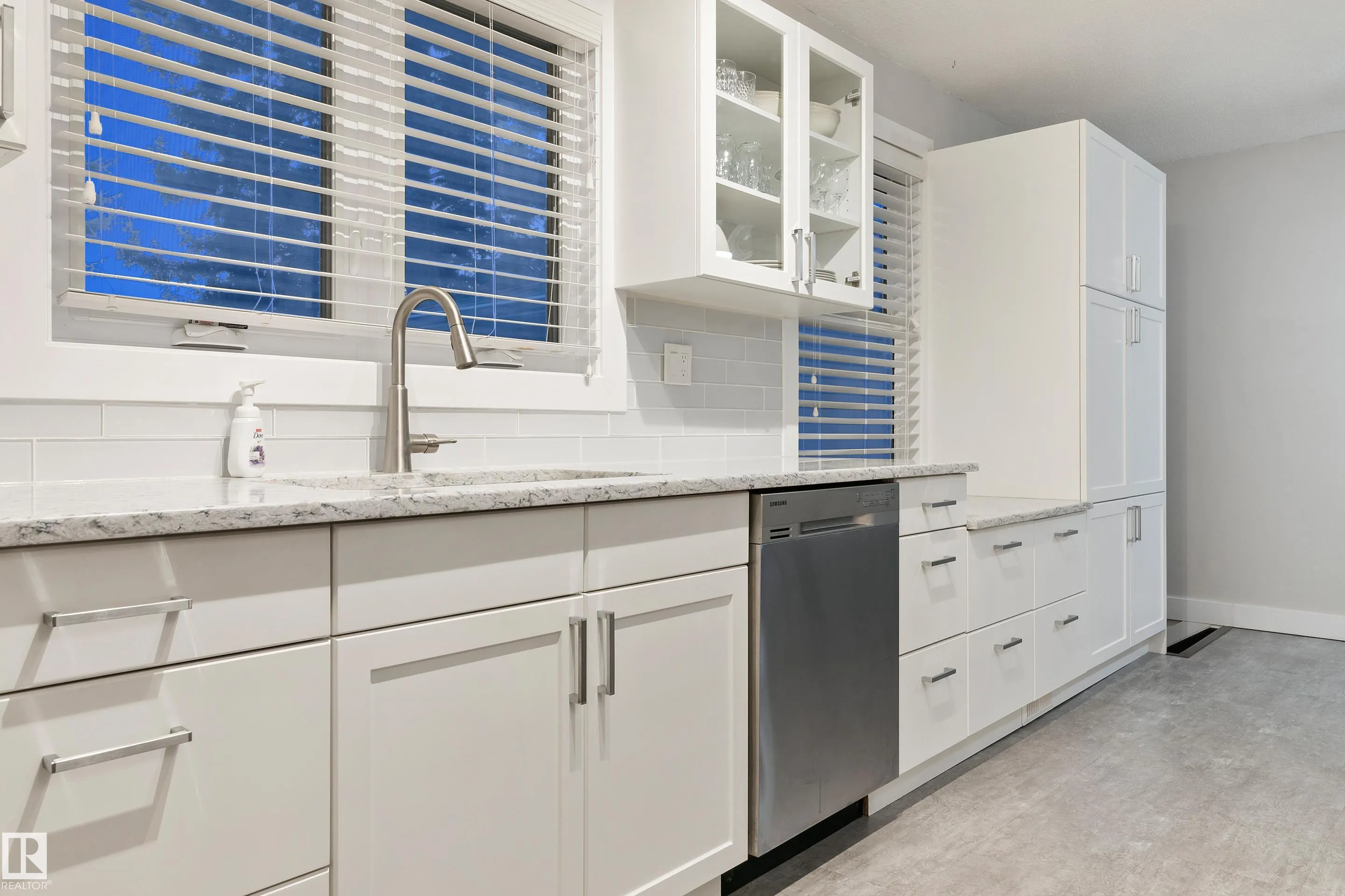 40 FERNWOOD Crescent