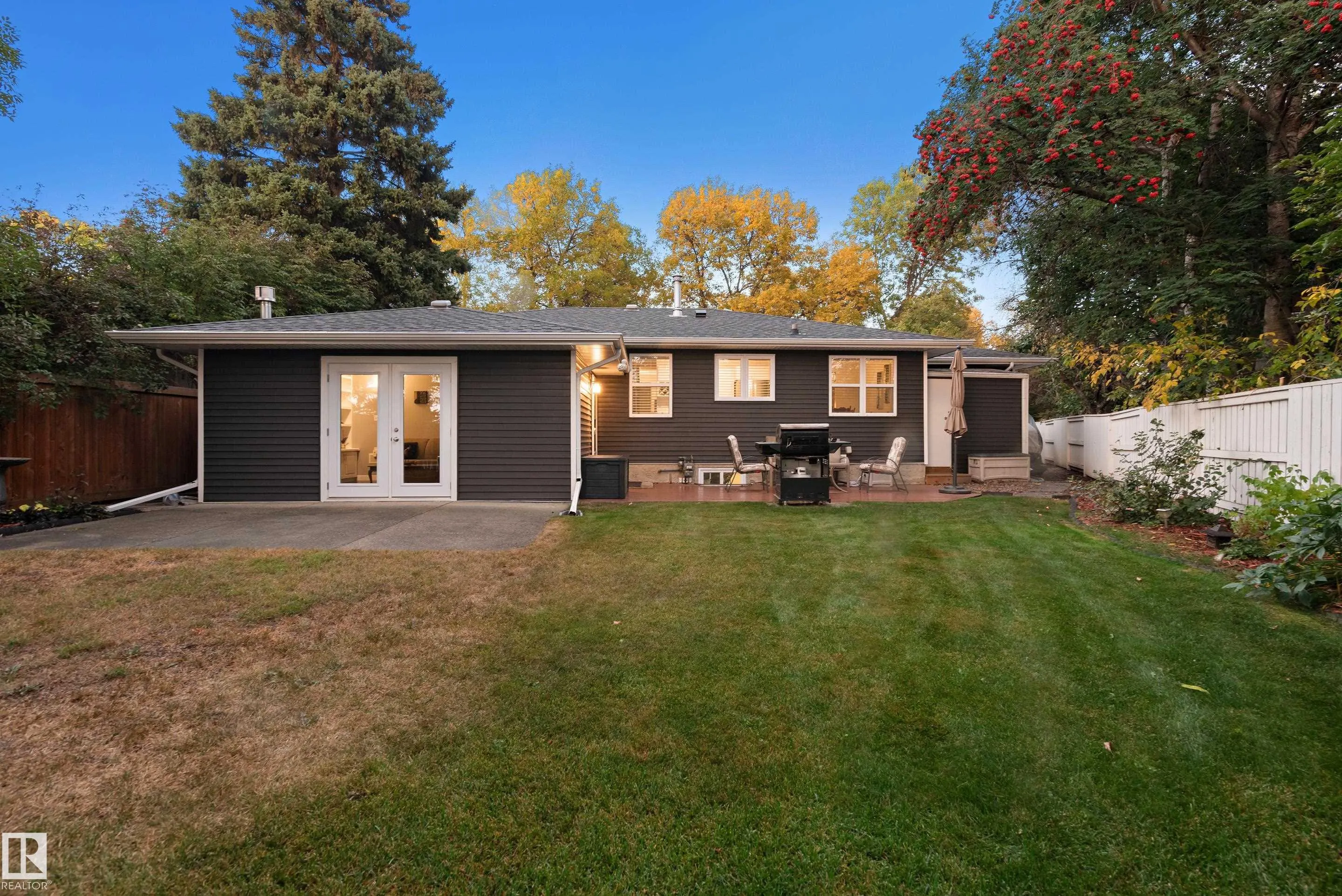 40 FERNWOOD Crescent