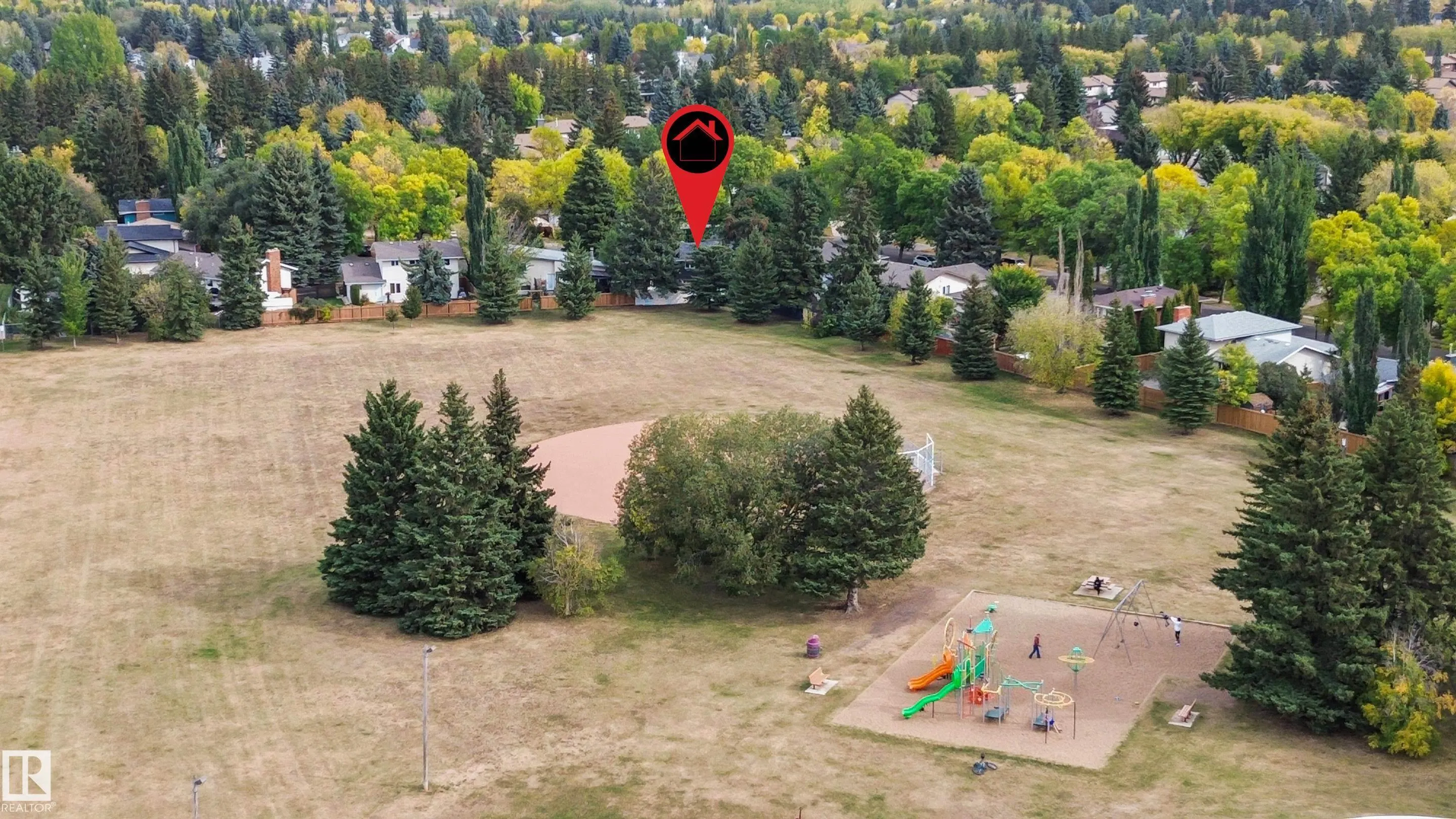 40 FERNWOOD Crescent