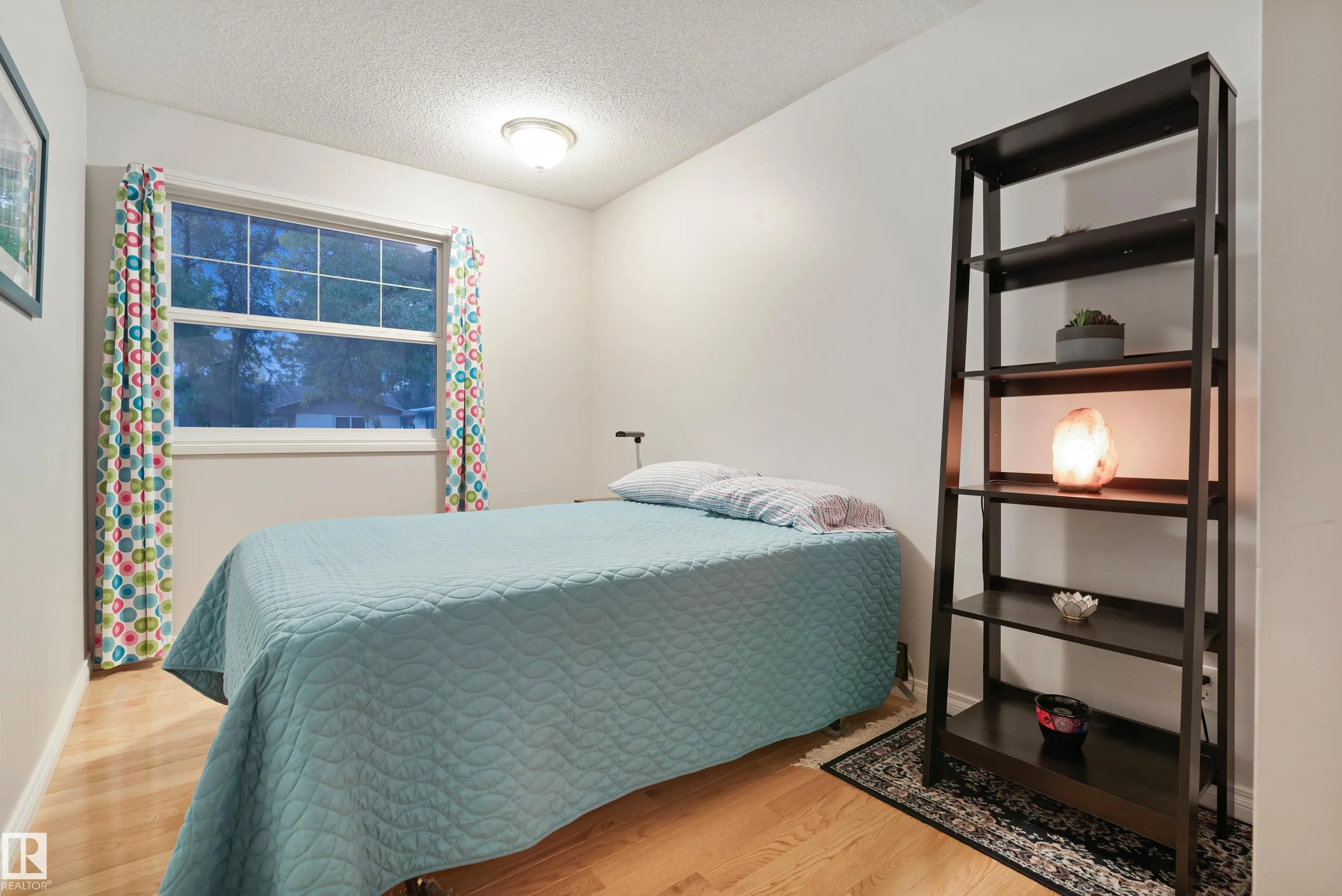 40 FERNWOOD Crescent
