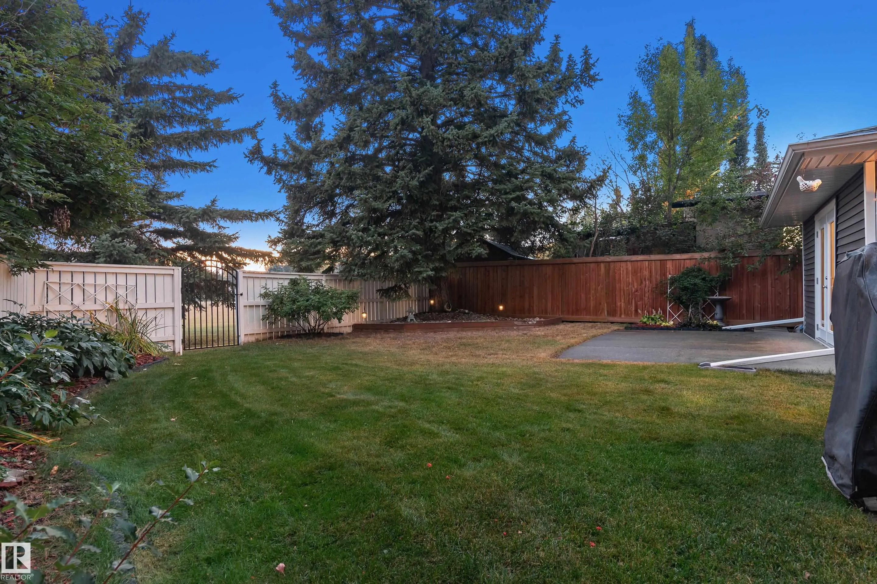 40 FERNWOOD Crescent