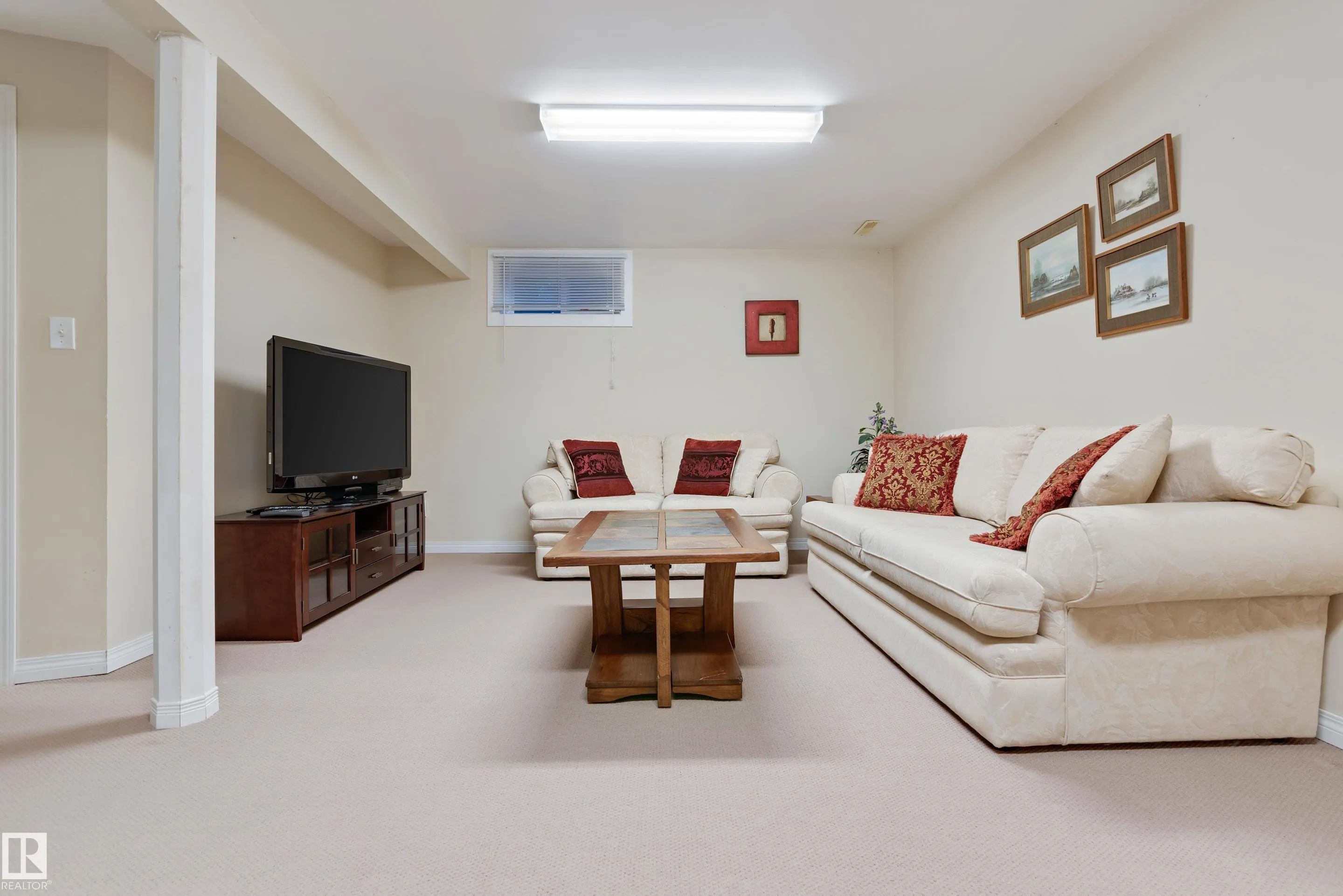 40 FERNWOOD Crescent