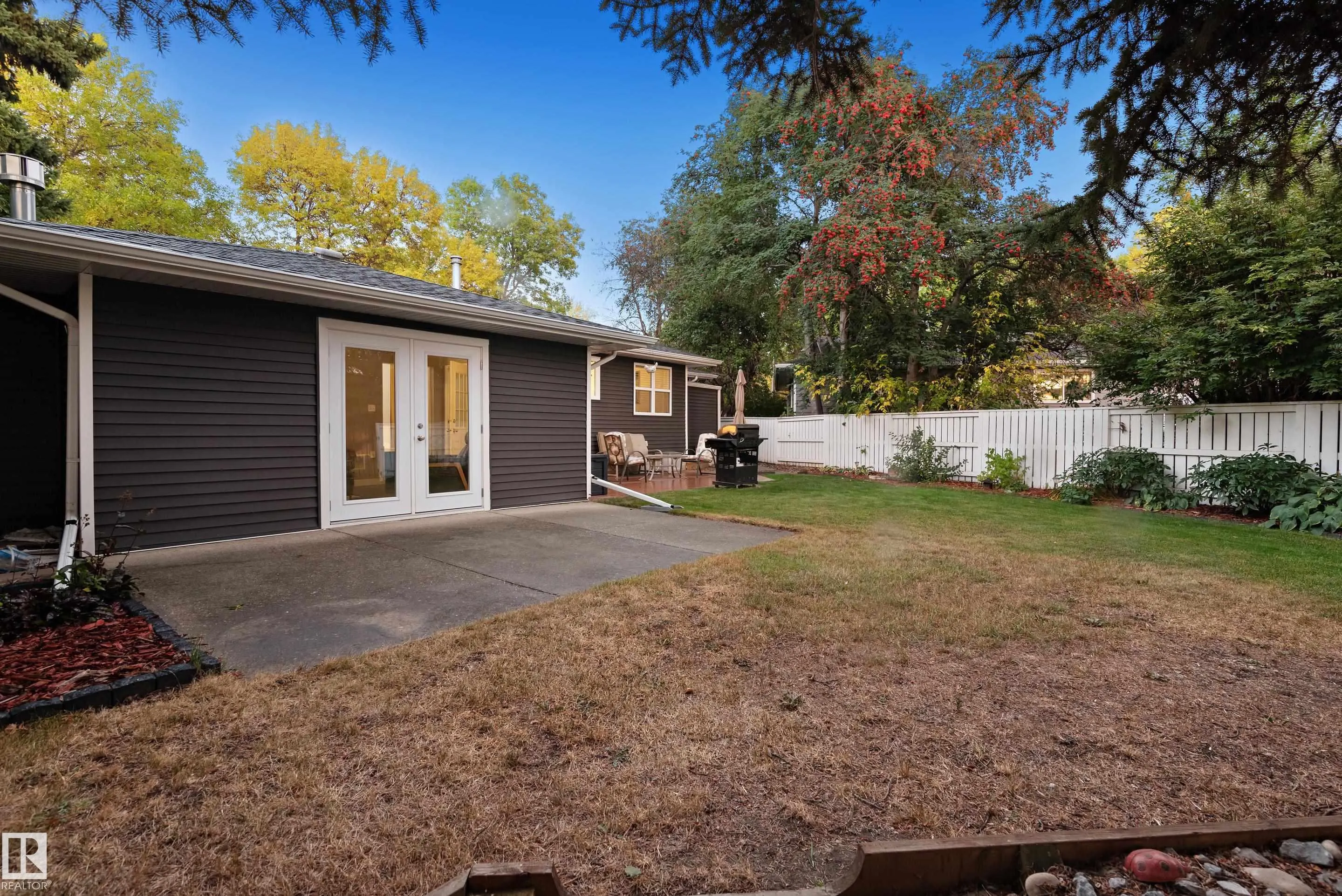 40 FERNWOOD Crescent