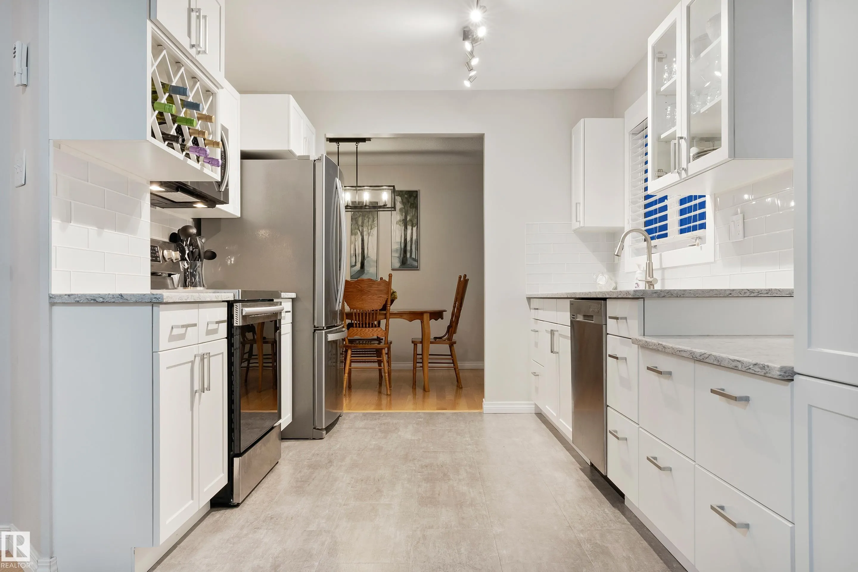 40 FERNWOOD Crescent