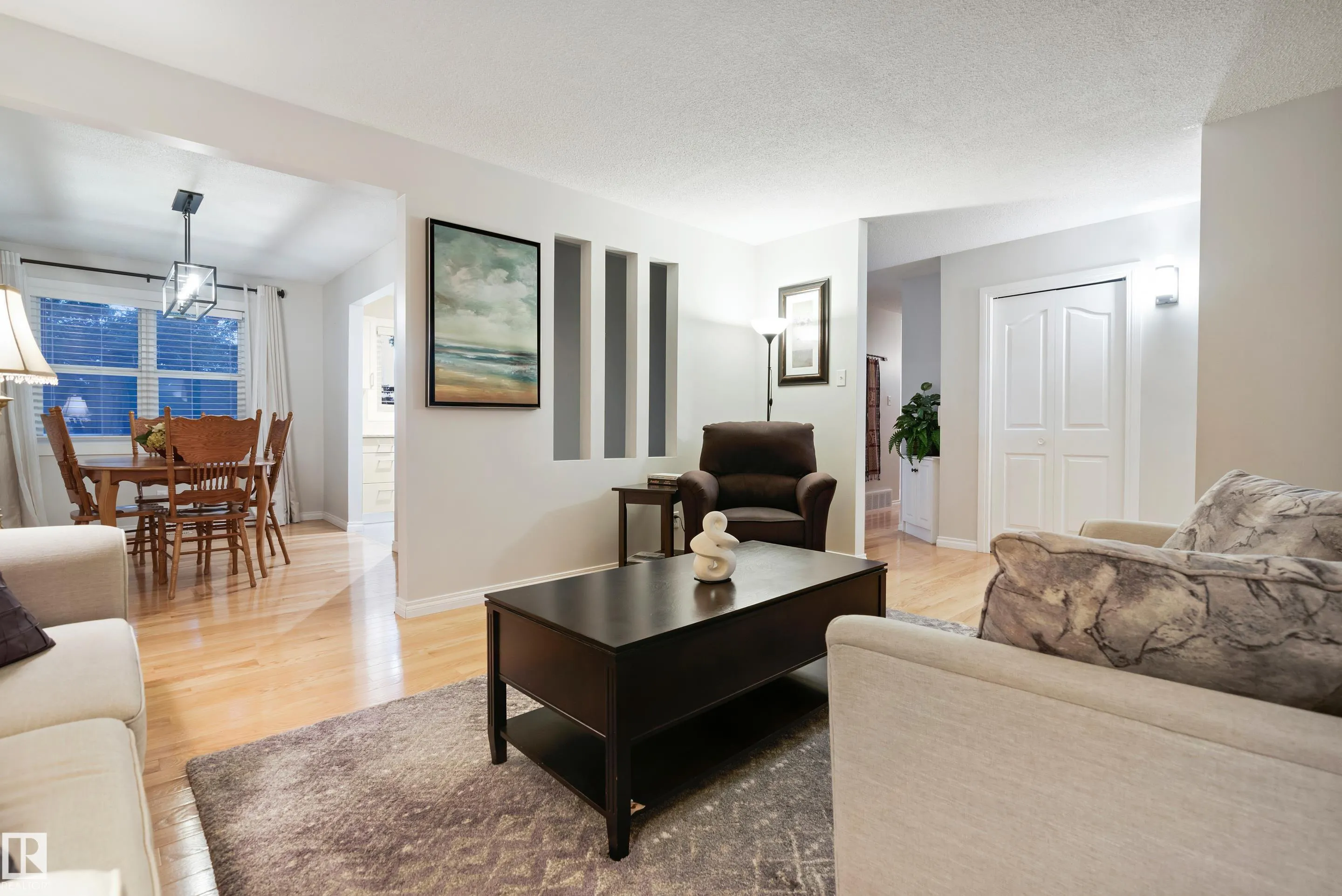 40 FERNWOOD Crescent