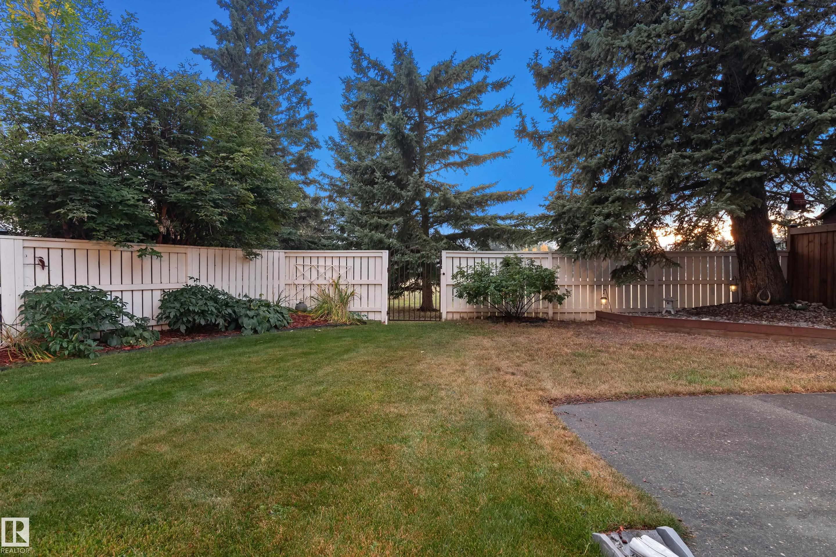 40 FERNWOOD Crescent
