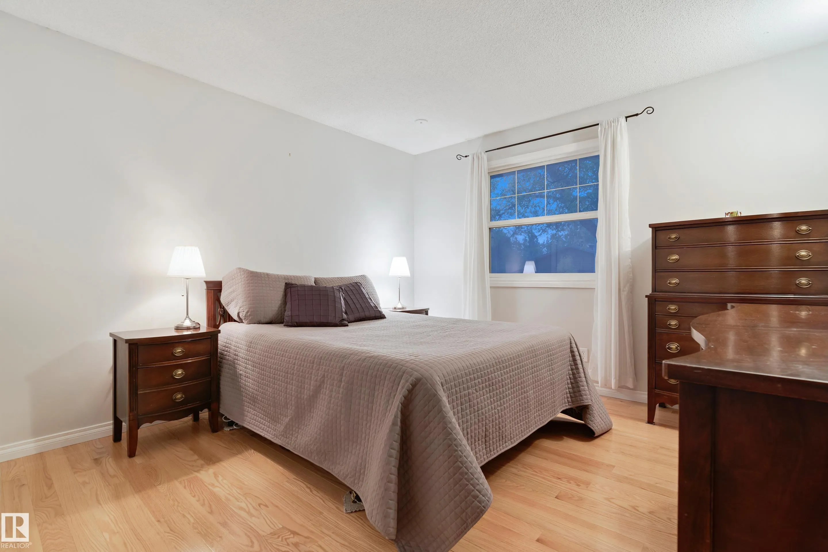 40 FERNWOOD Crescent