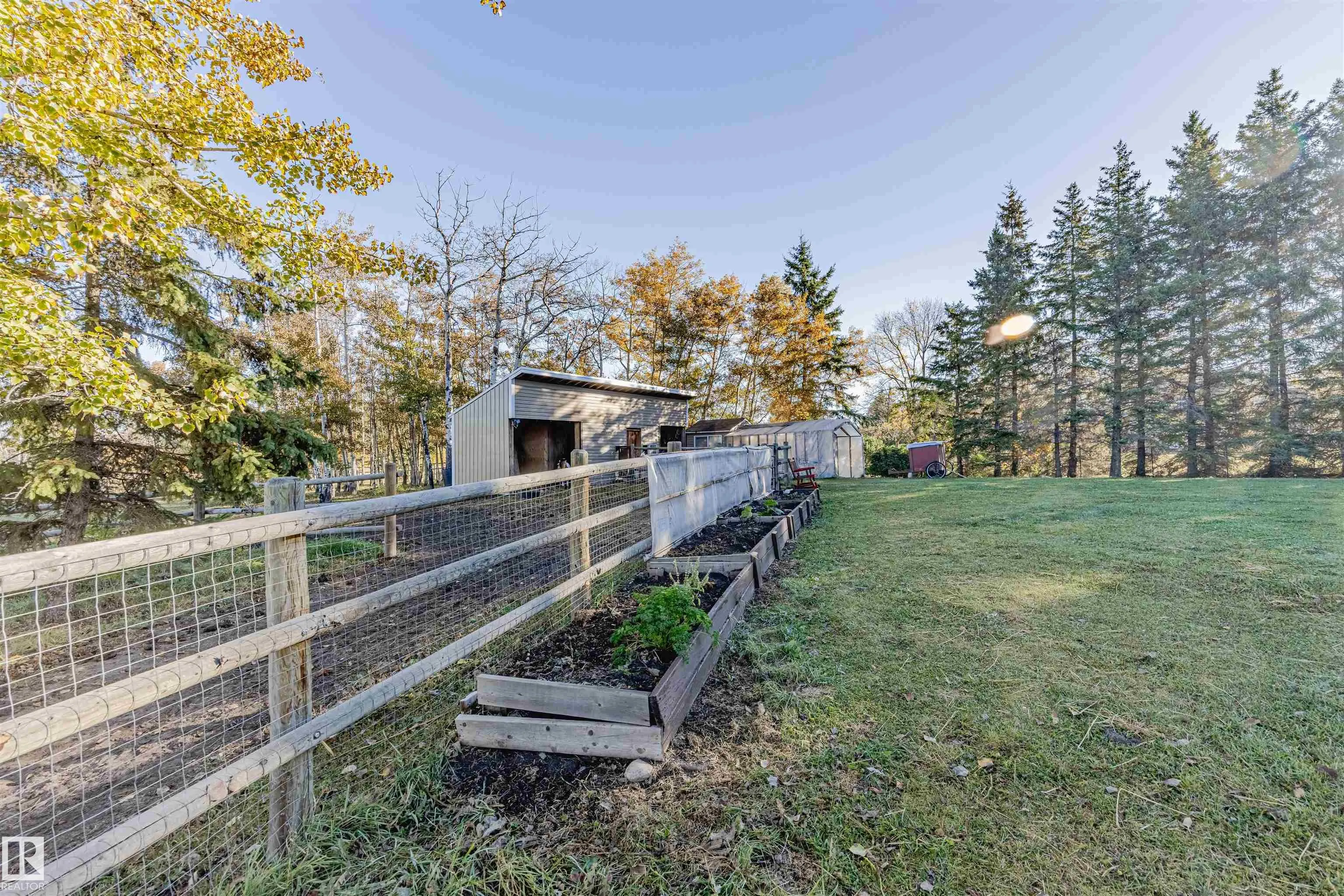 194 52328 HWY 21