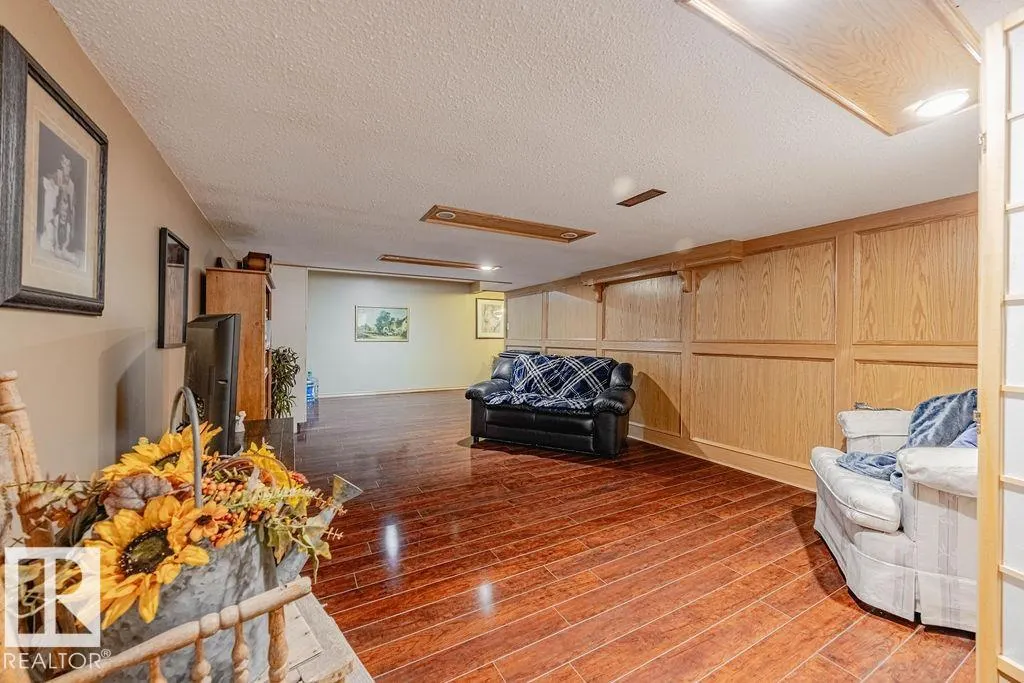 194 52328 HWY 21