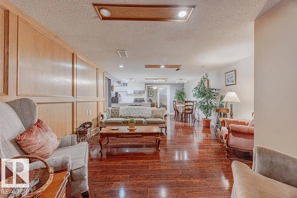 194 52328 HWY 21