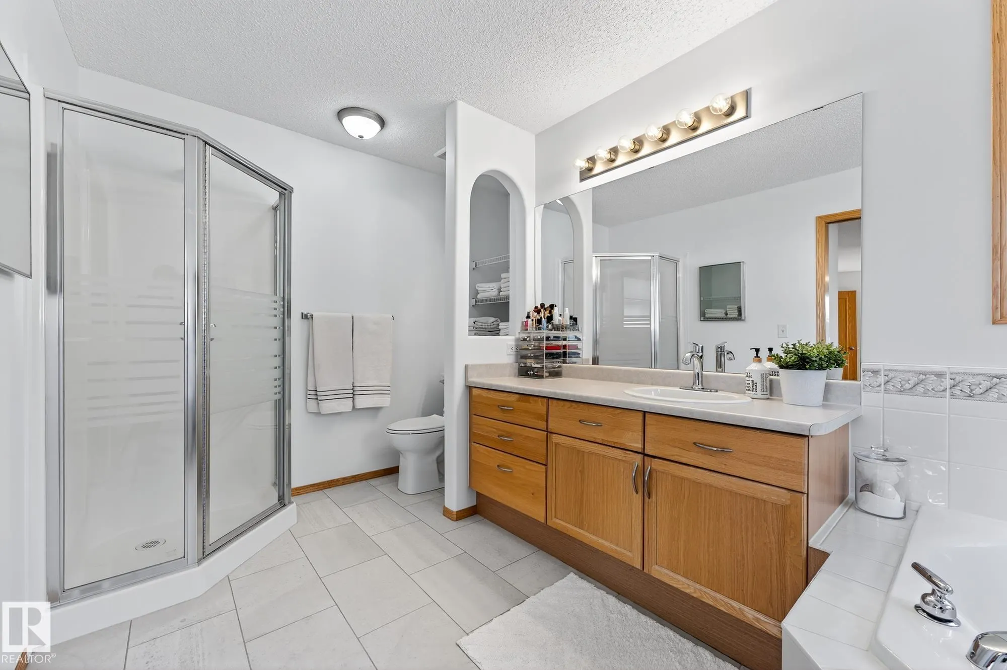 310 HILLIARD Close