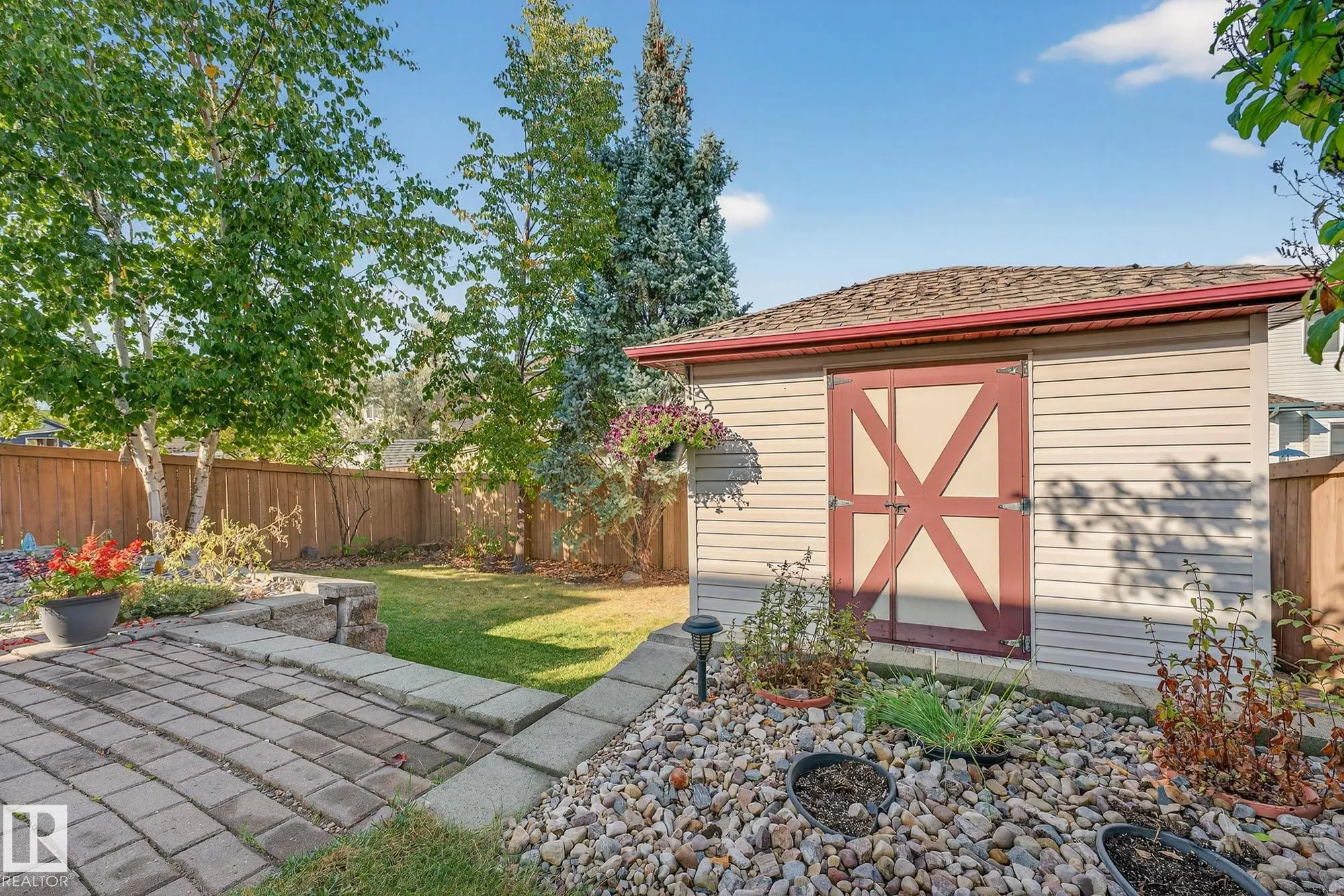 310 HILLIARD Close