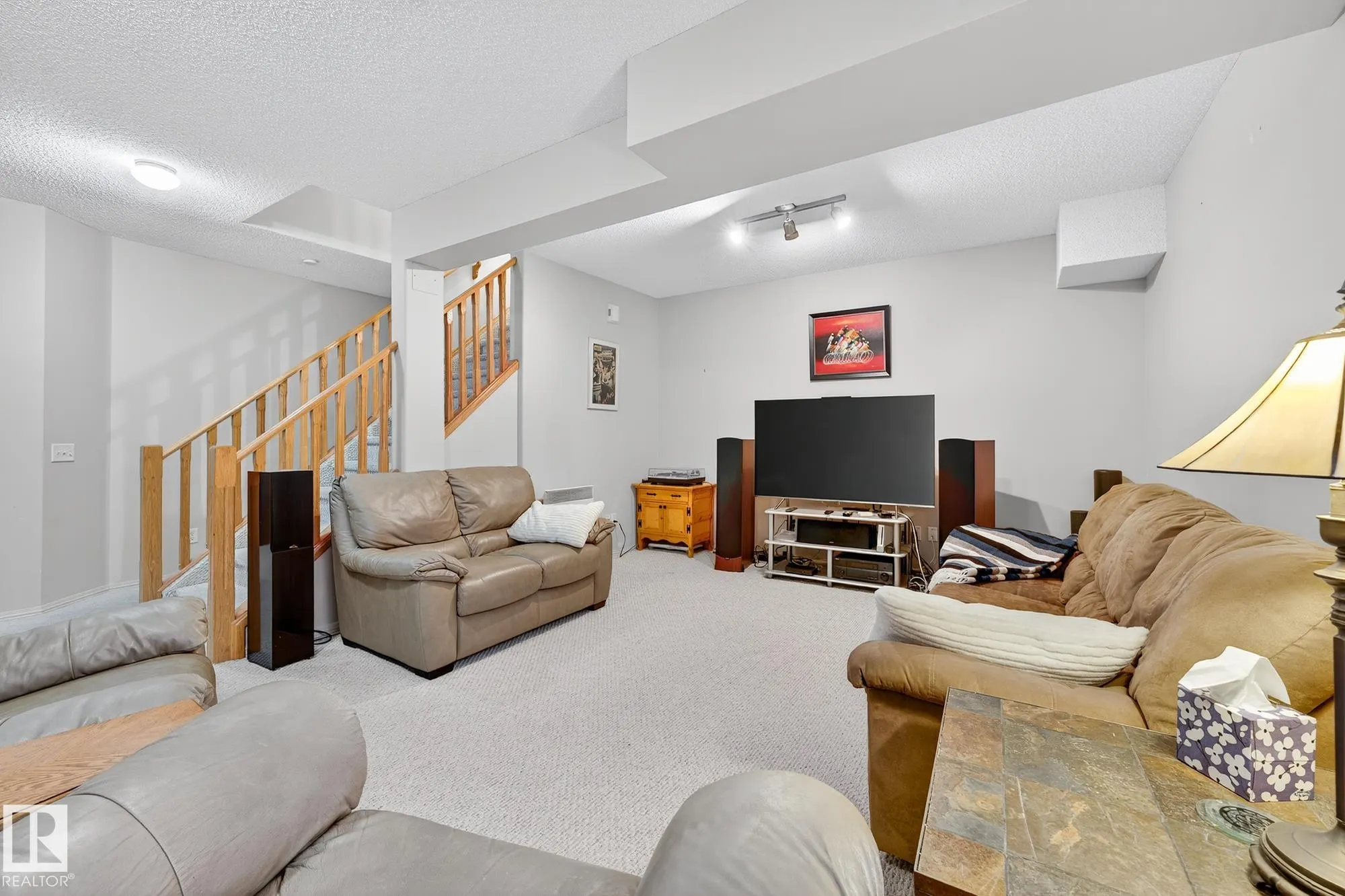 310 HILLIARD Close