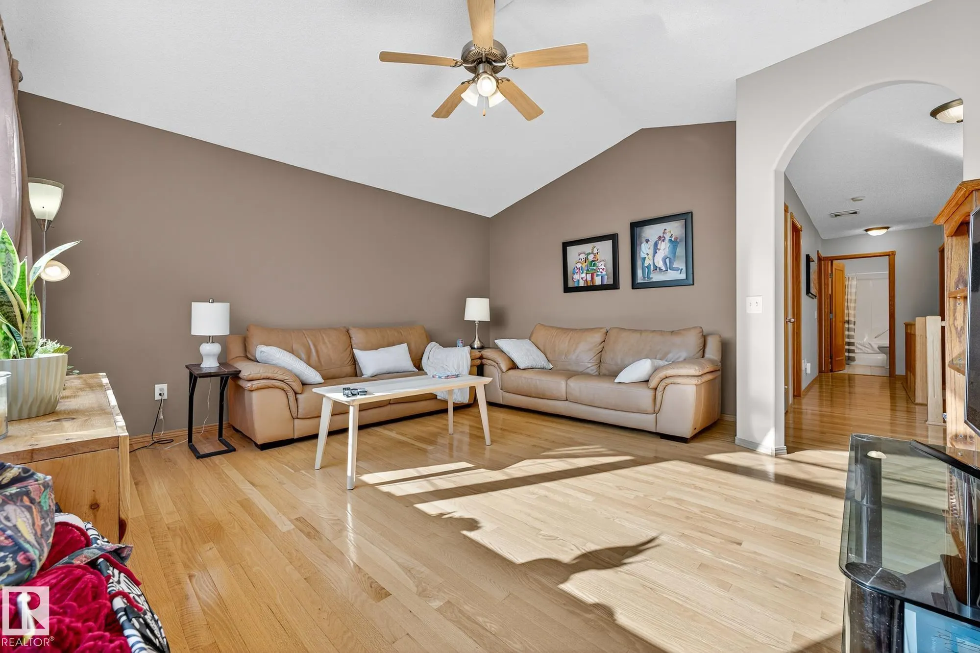 310 HILLIARD Close