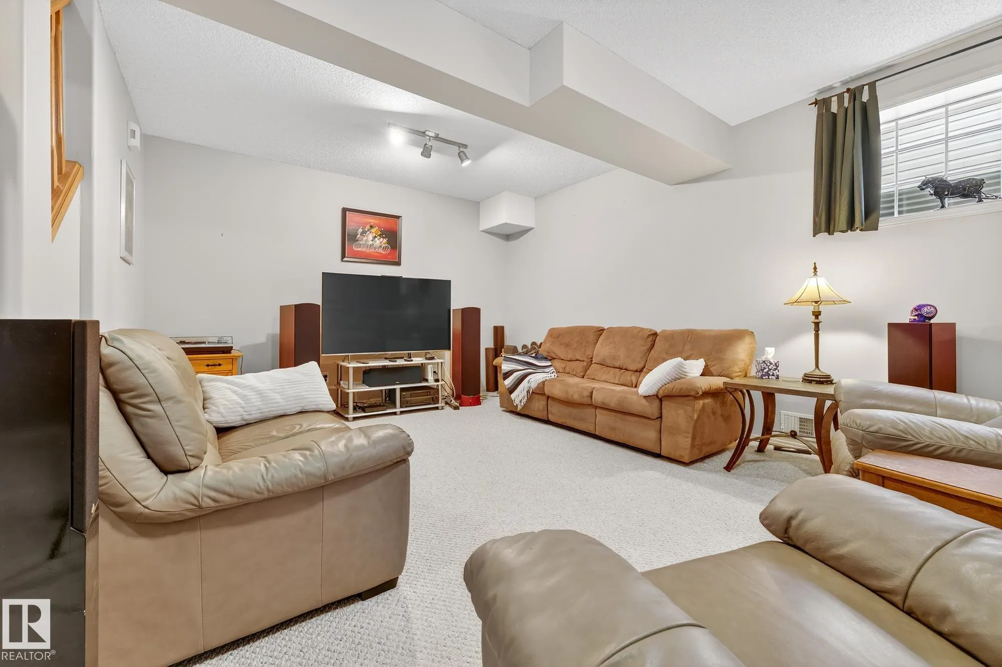 310 HILLIARD Close