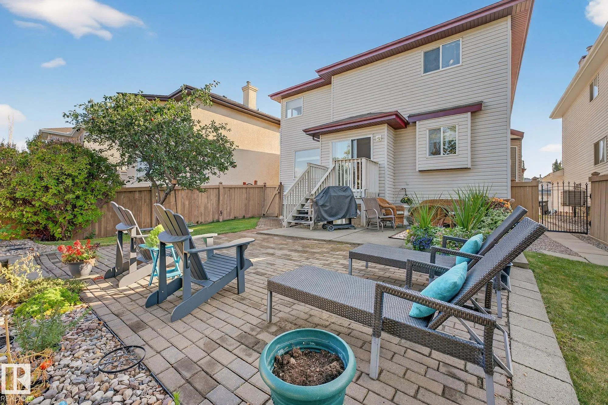 310 HILLIARD Close