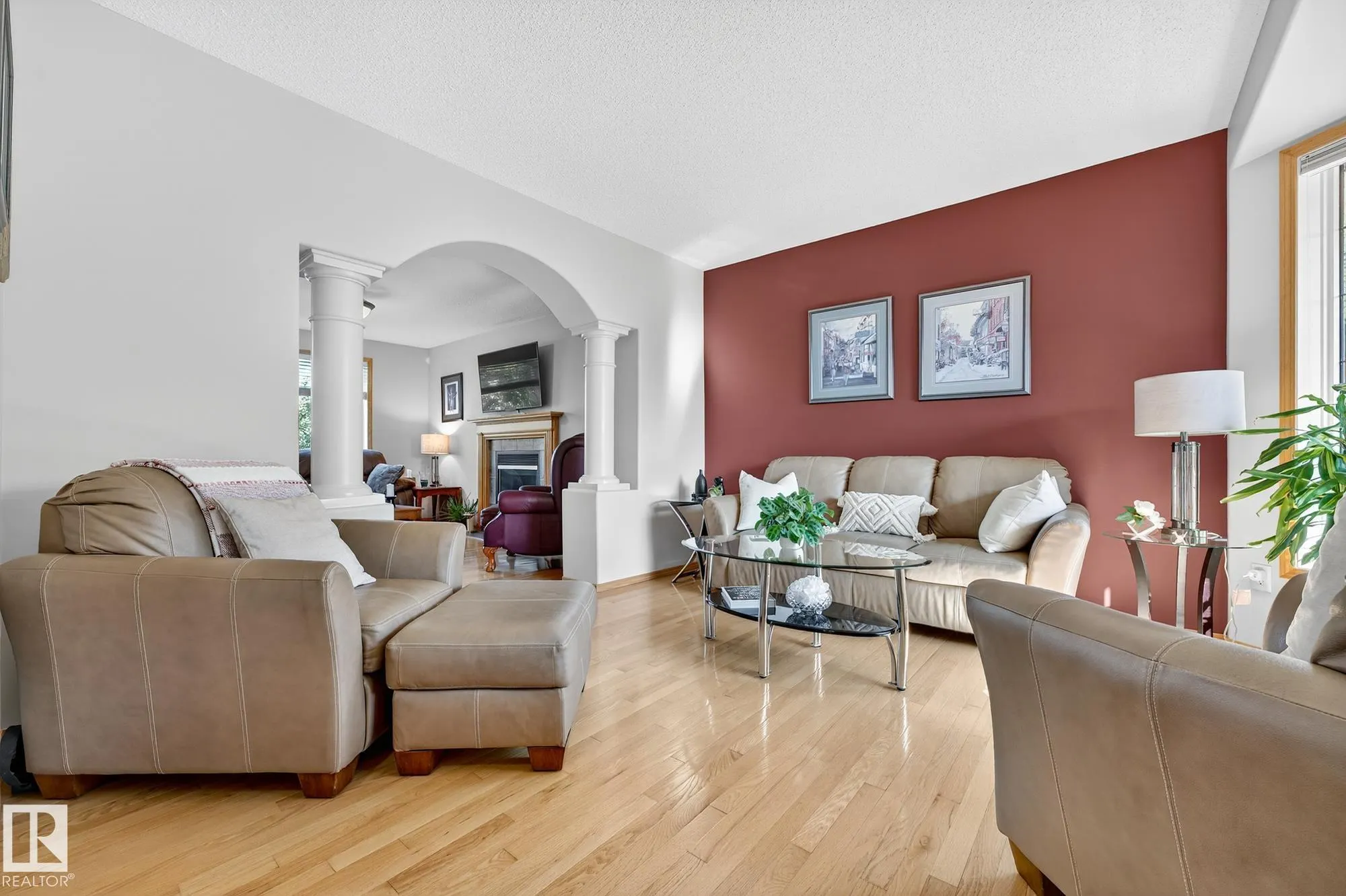 310 HILLIARD Close