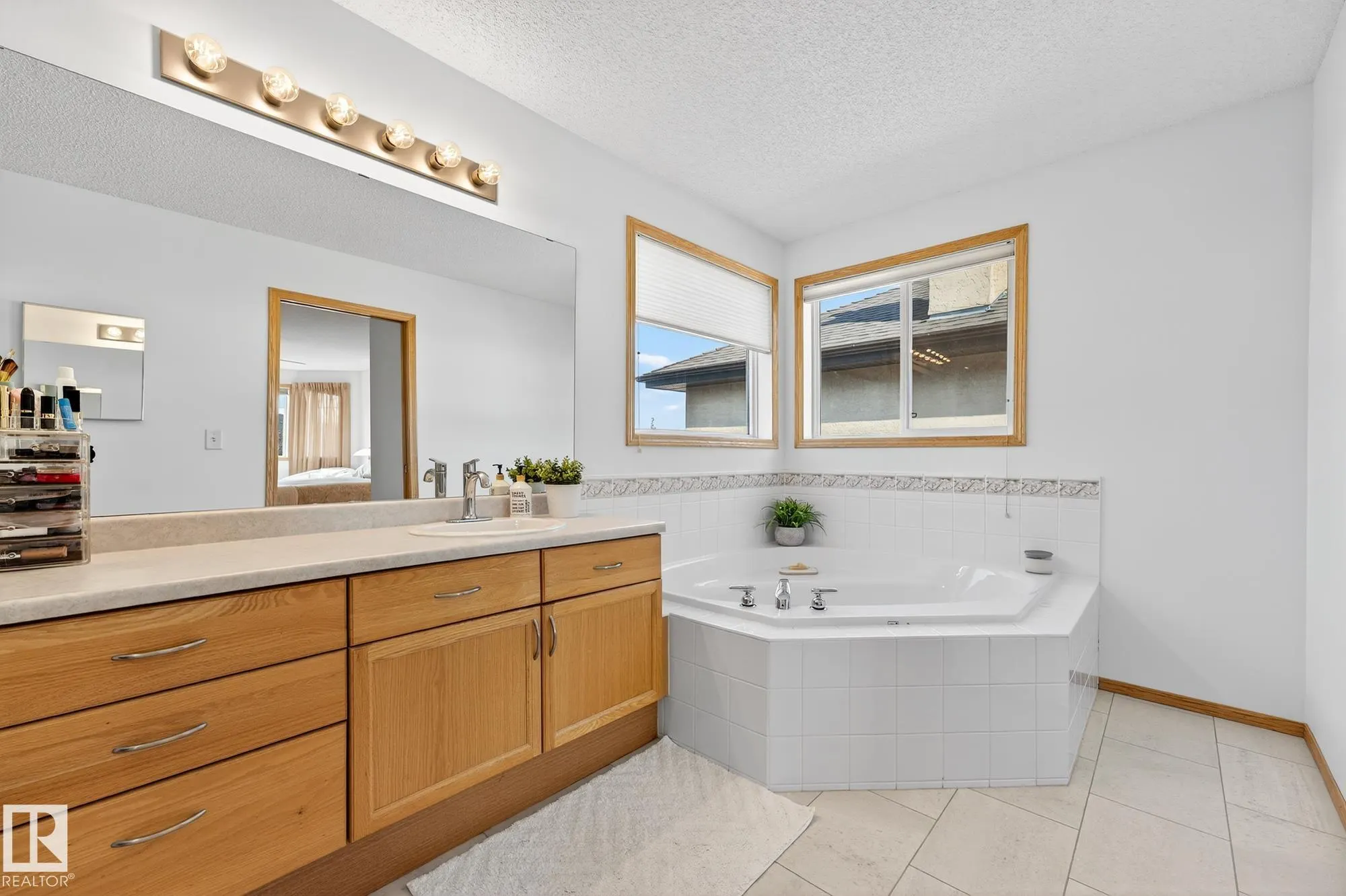 310 HILLIARD Close