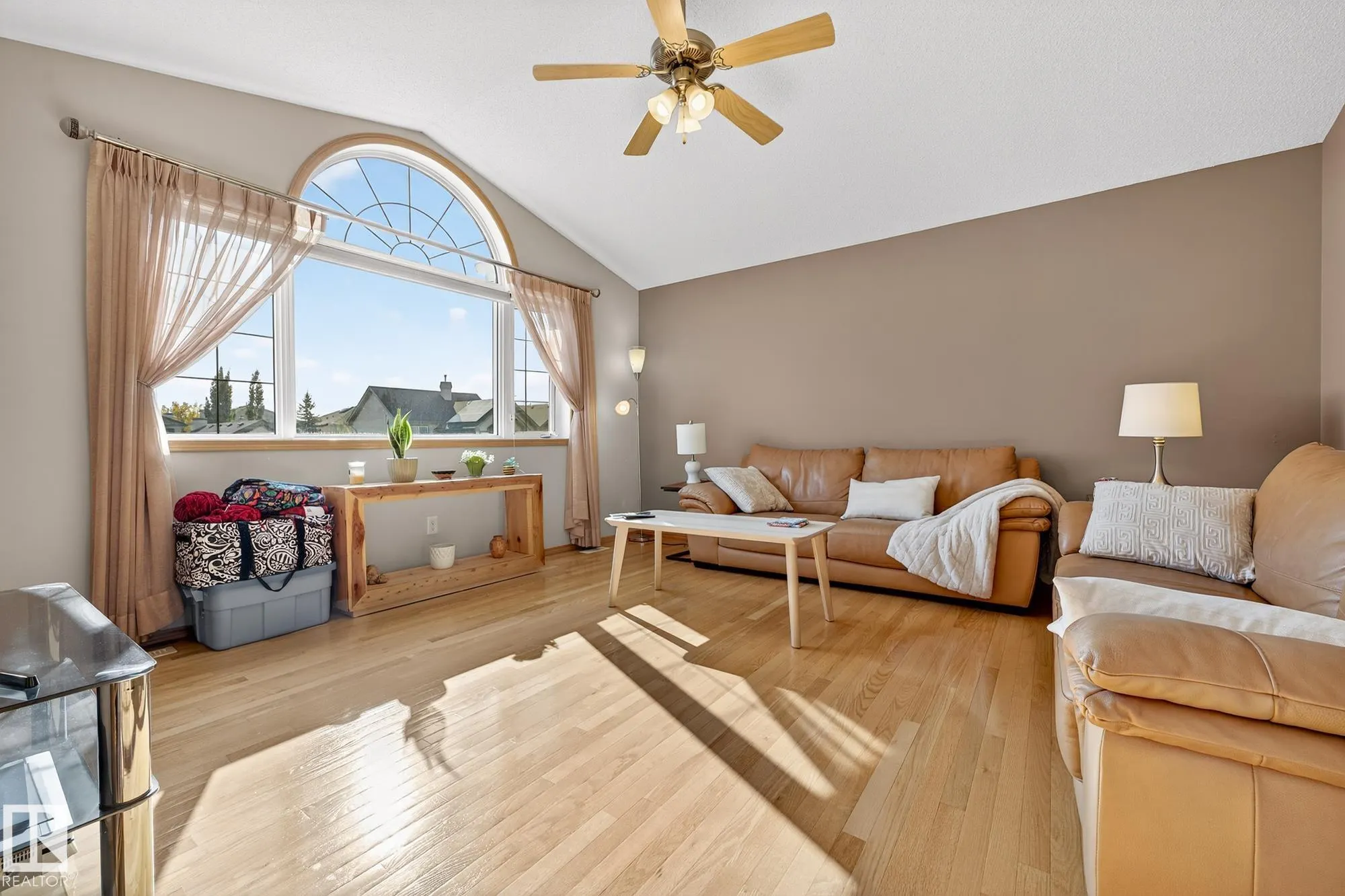 310 HILLIARD Close
