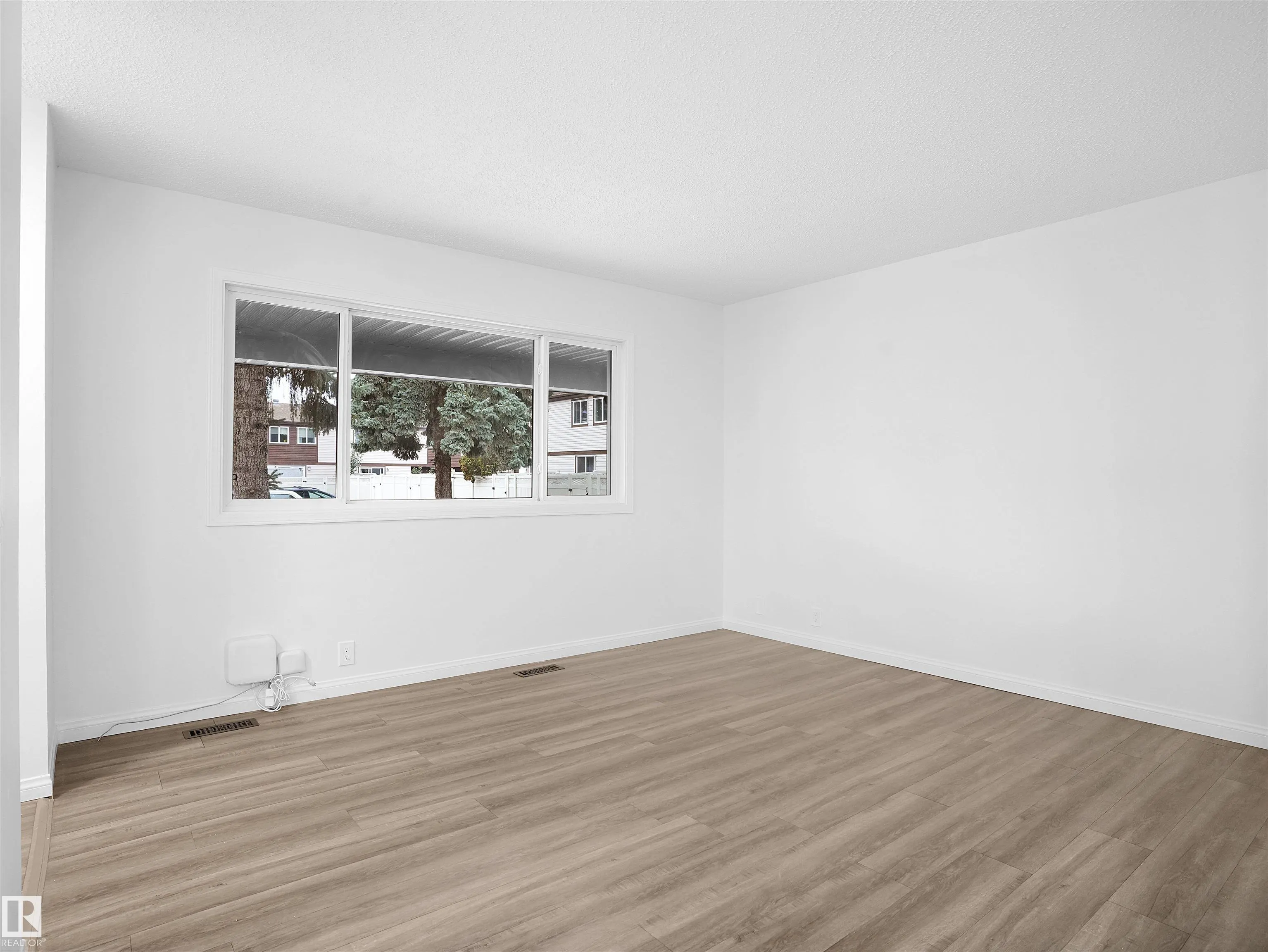 13833 30 Street