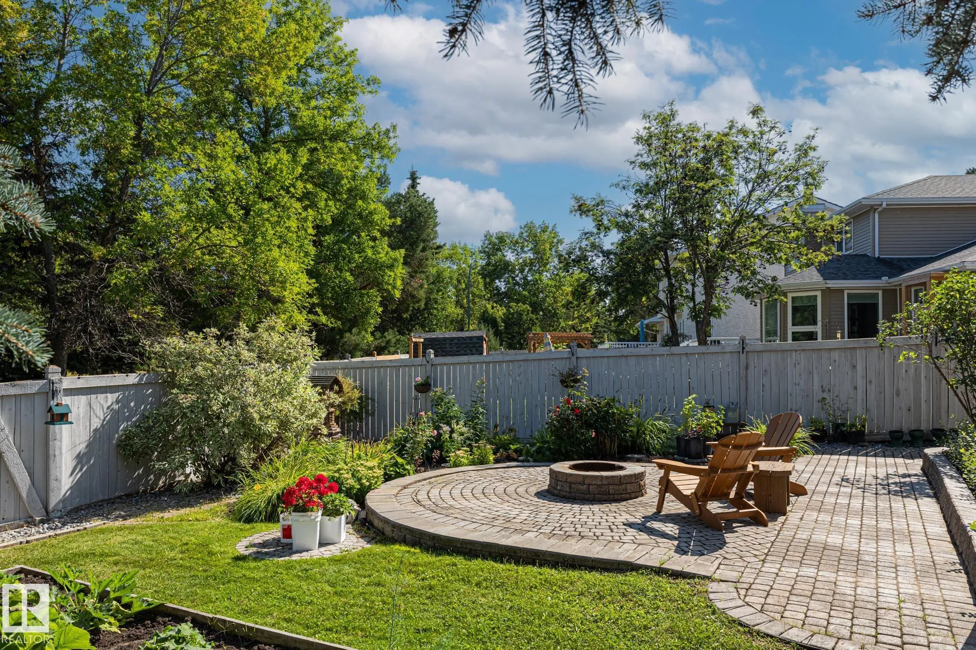 3 HARNOIS Place