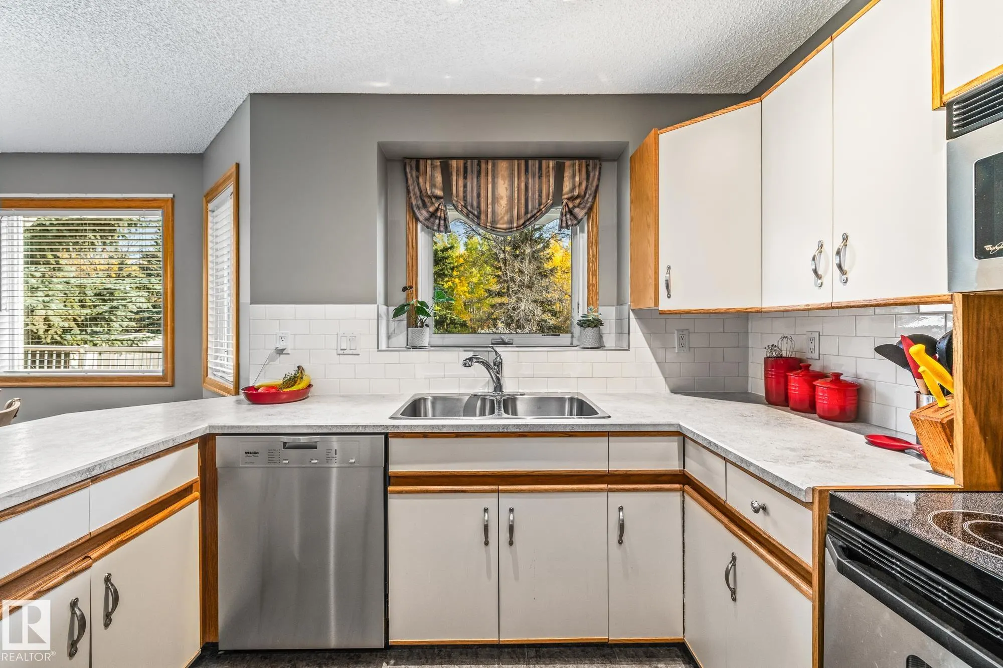 3 HARNOIS Place