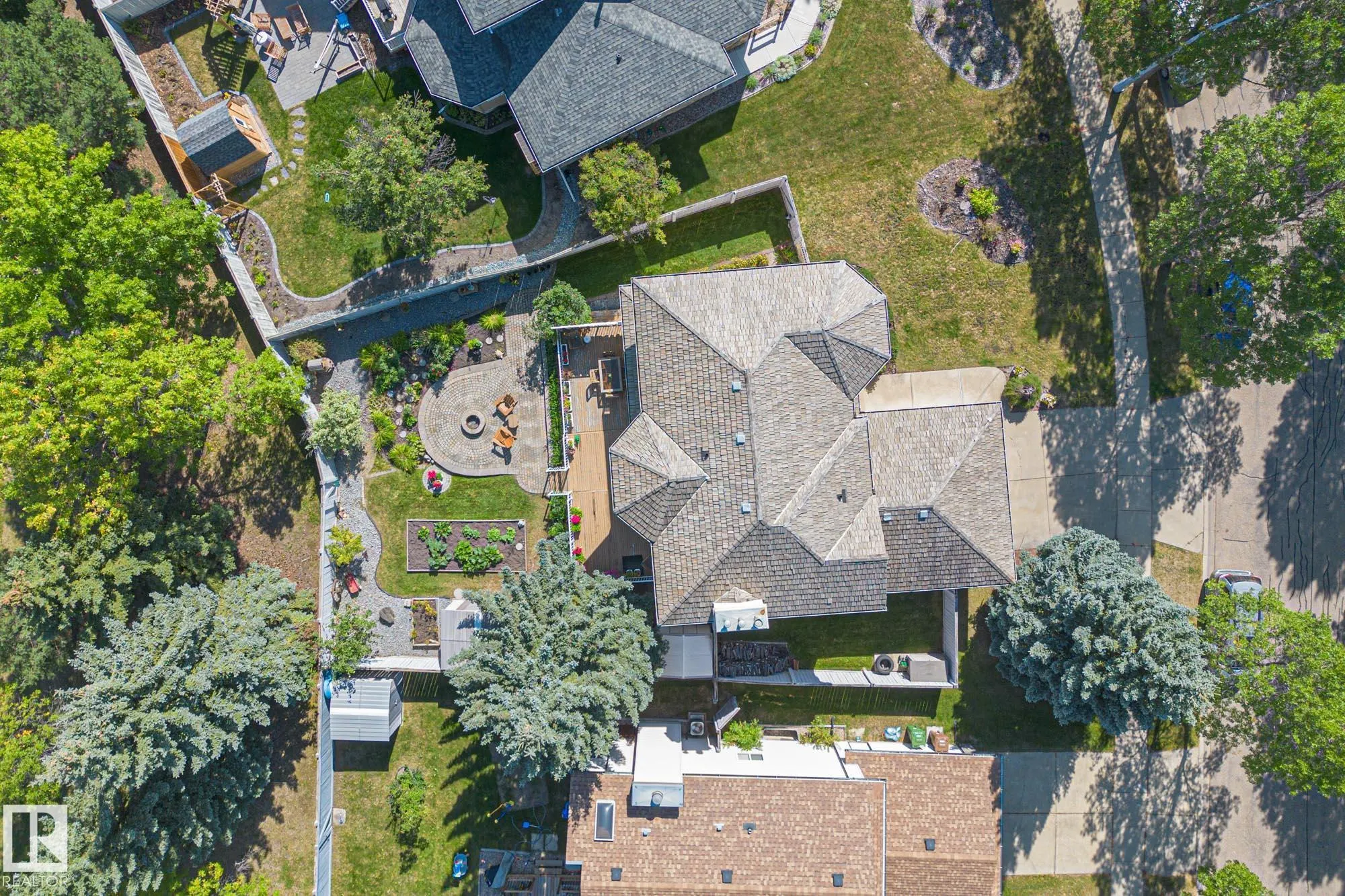 3 HARNOIS Place