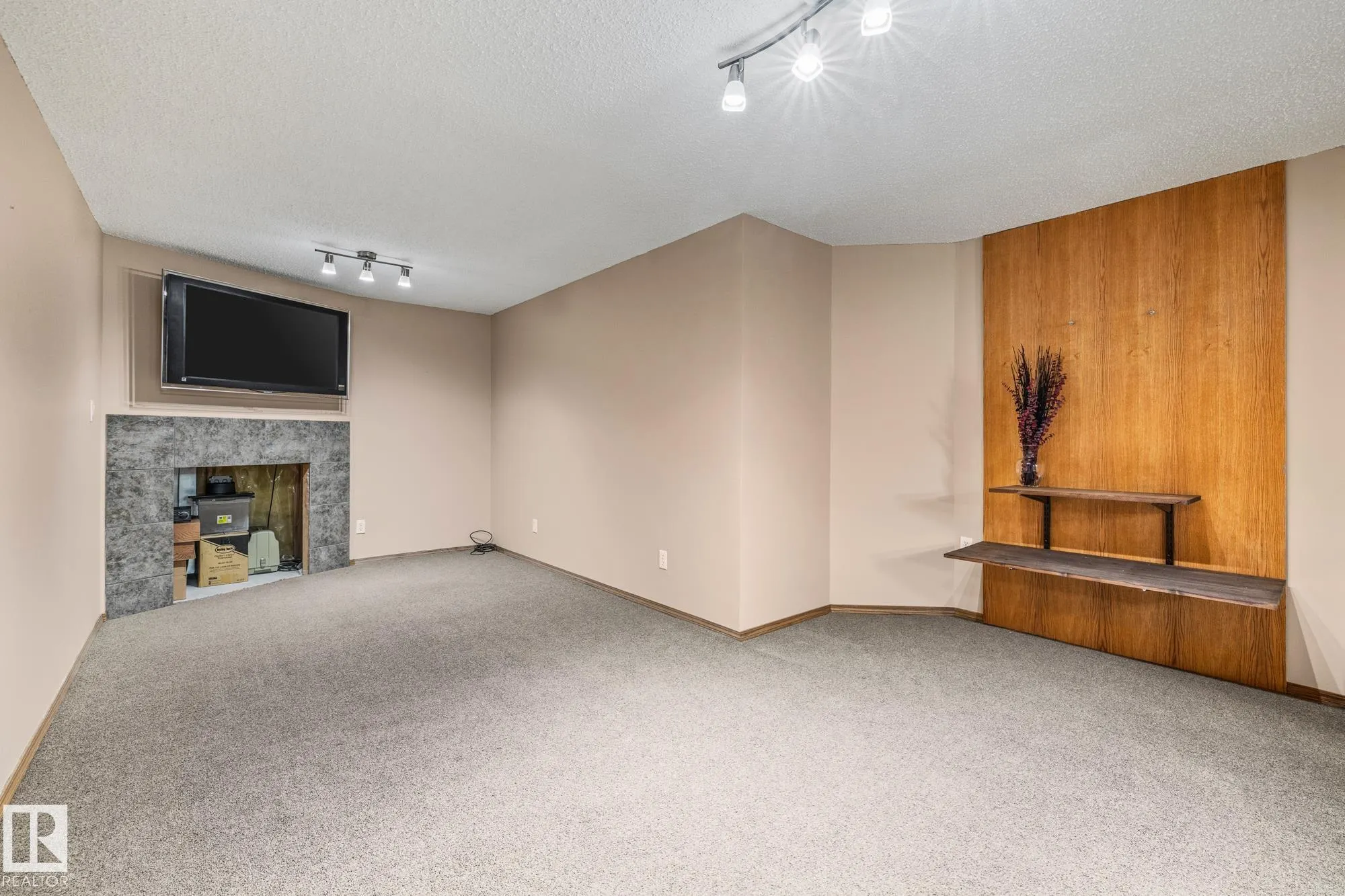 3 HARNOIS Place