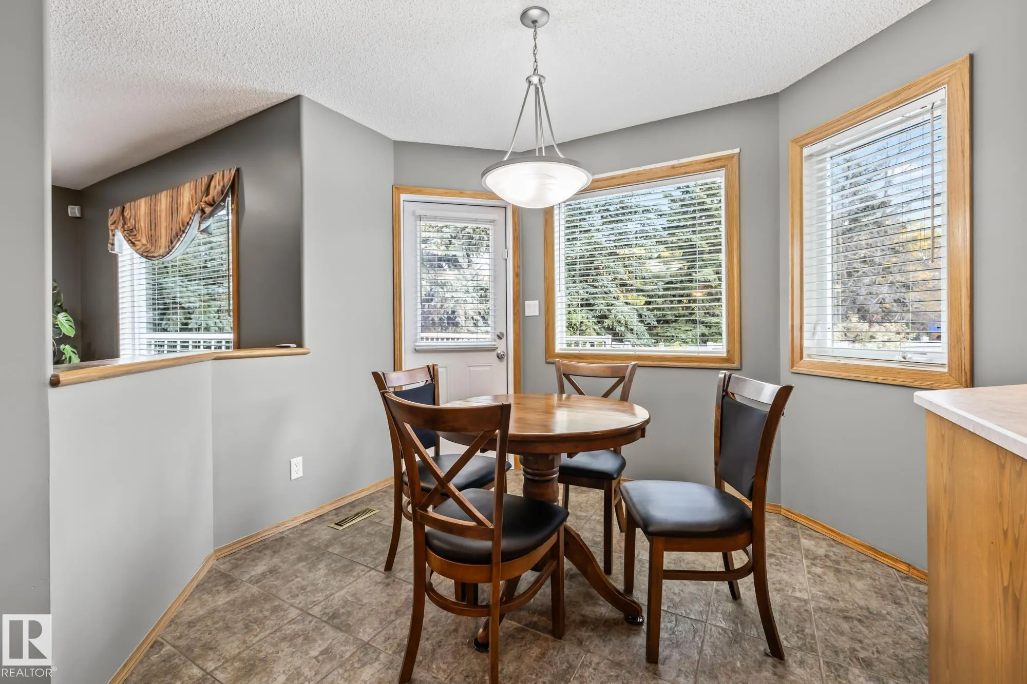 3 HARNOIS Place