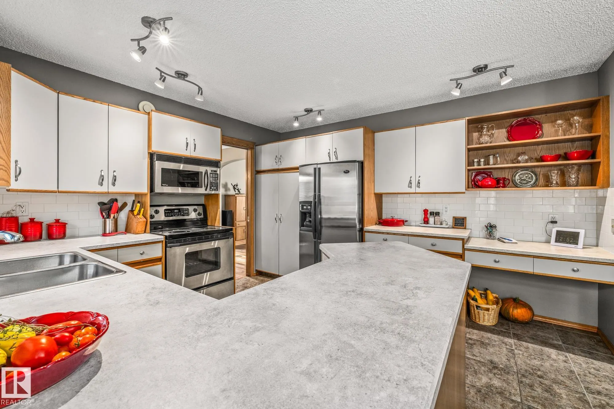 3 HARNOIS Place