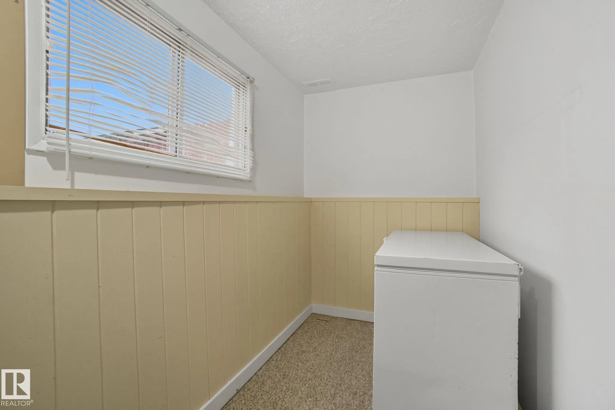 4 MILLER Avenue