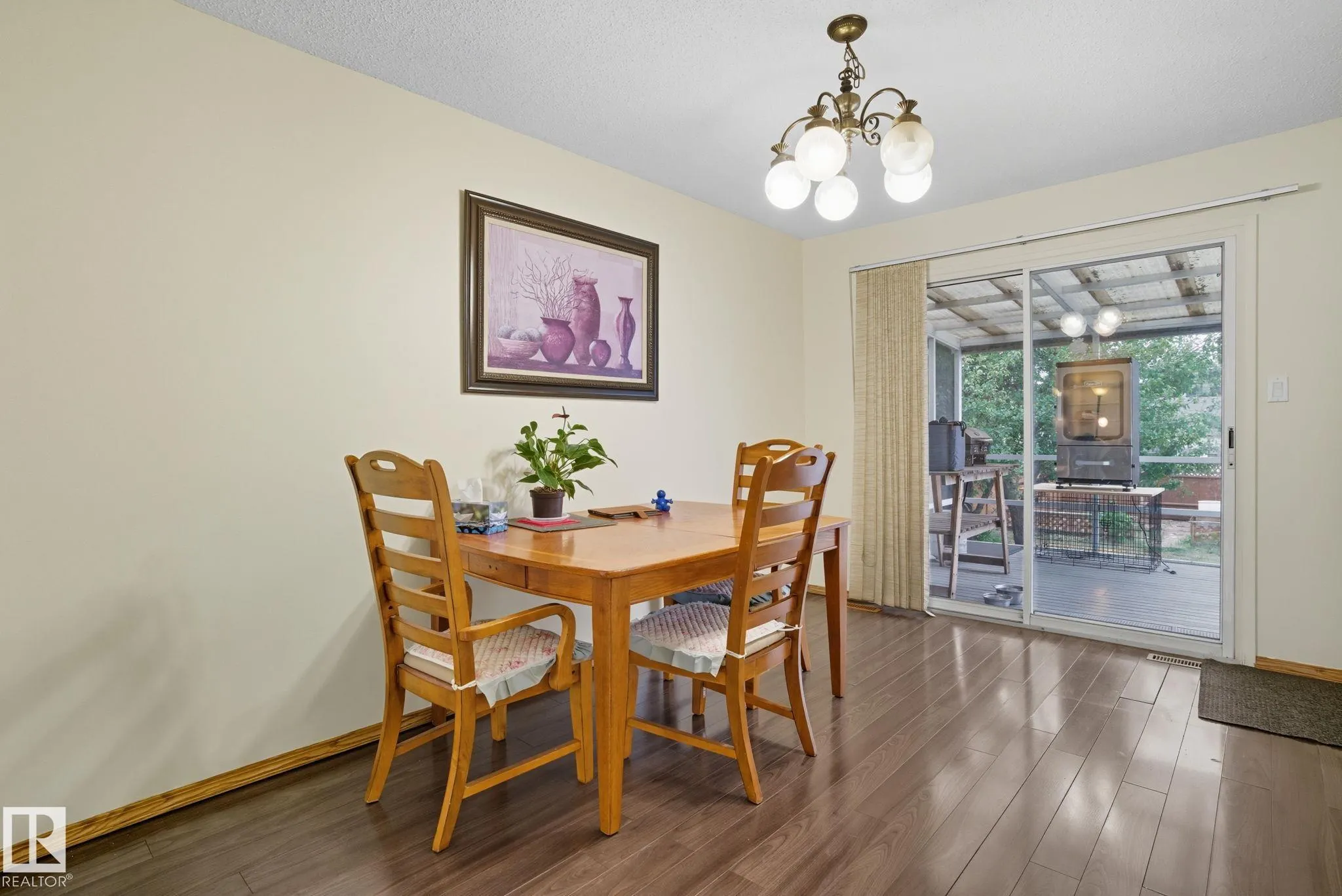 4 MILLER Avenue