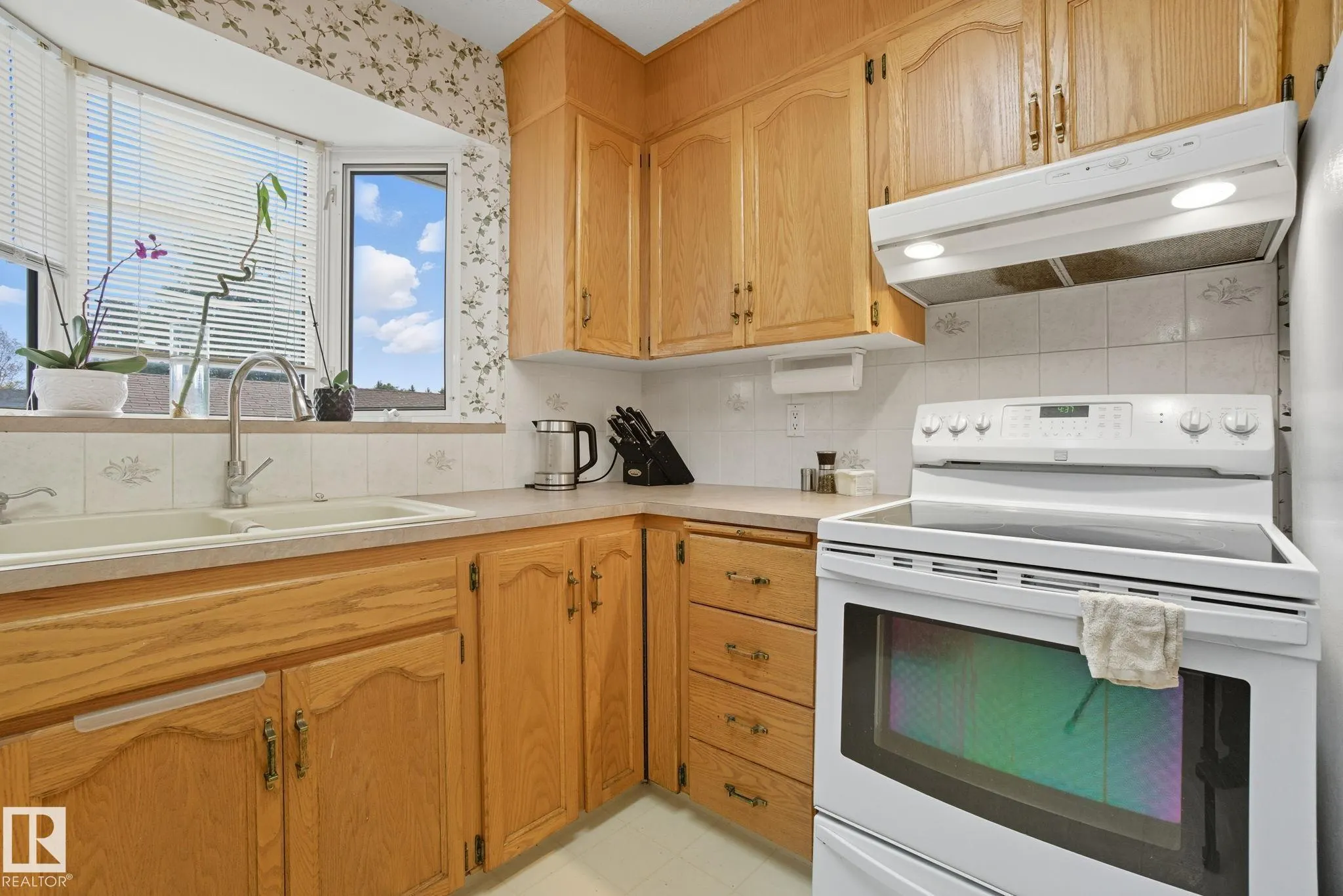 4 MILLER Avenue