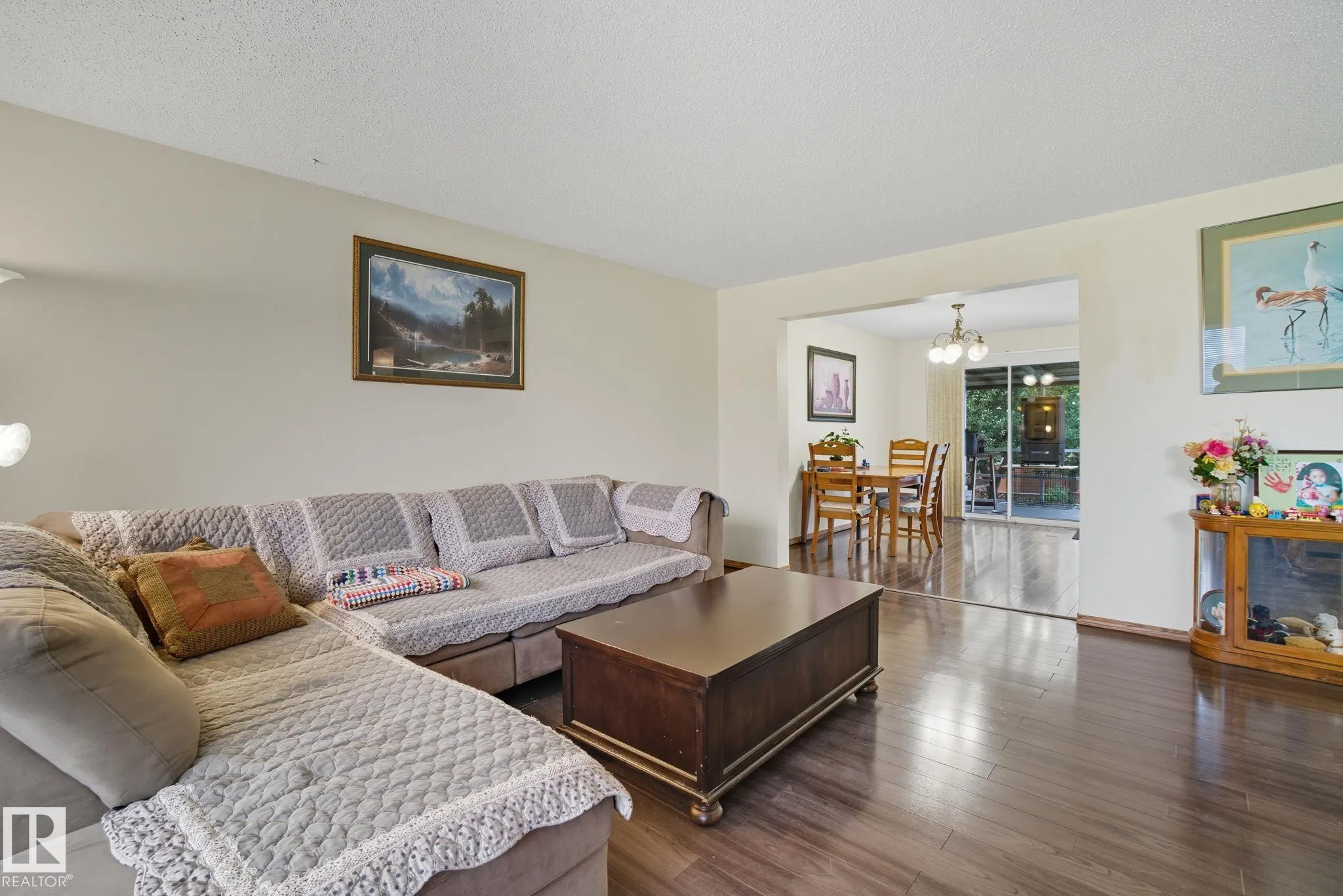 4 MILLER Avenue