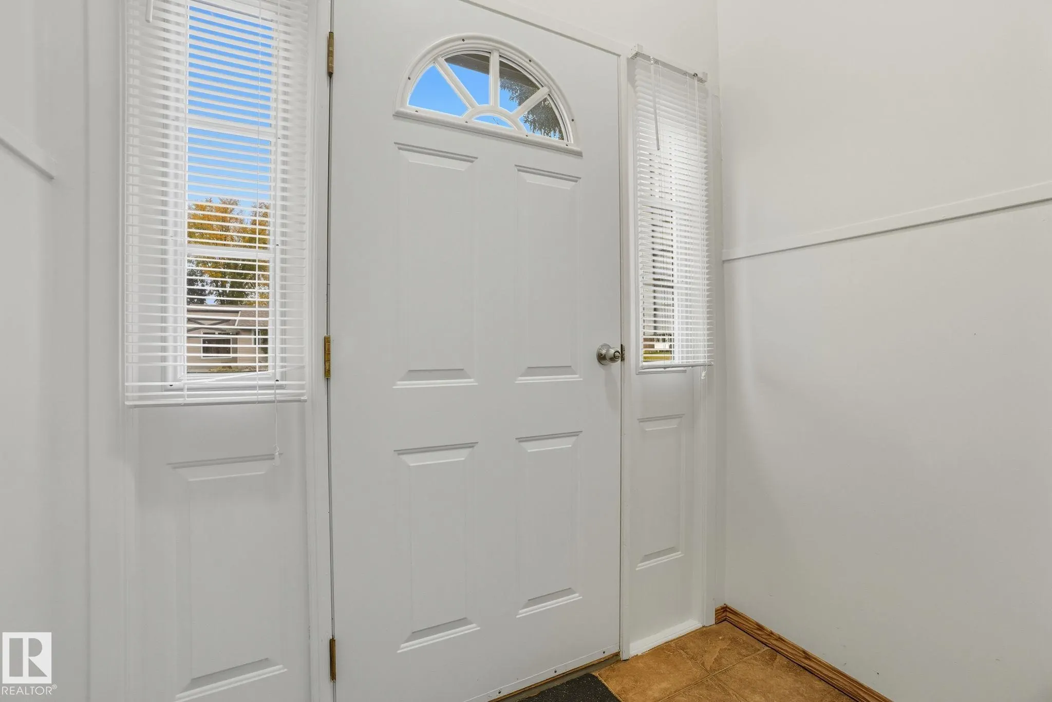 4 MILLER Avenue