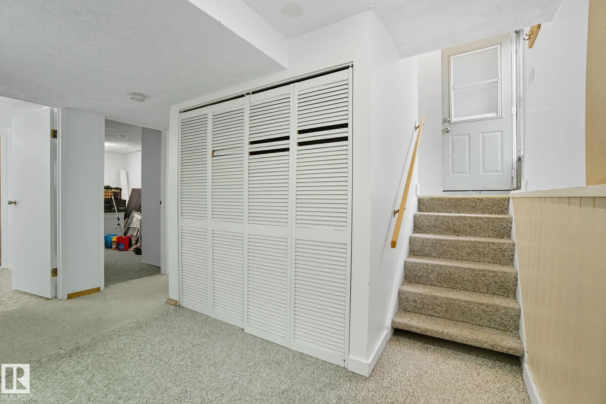 4 MILLER Avenue