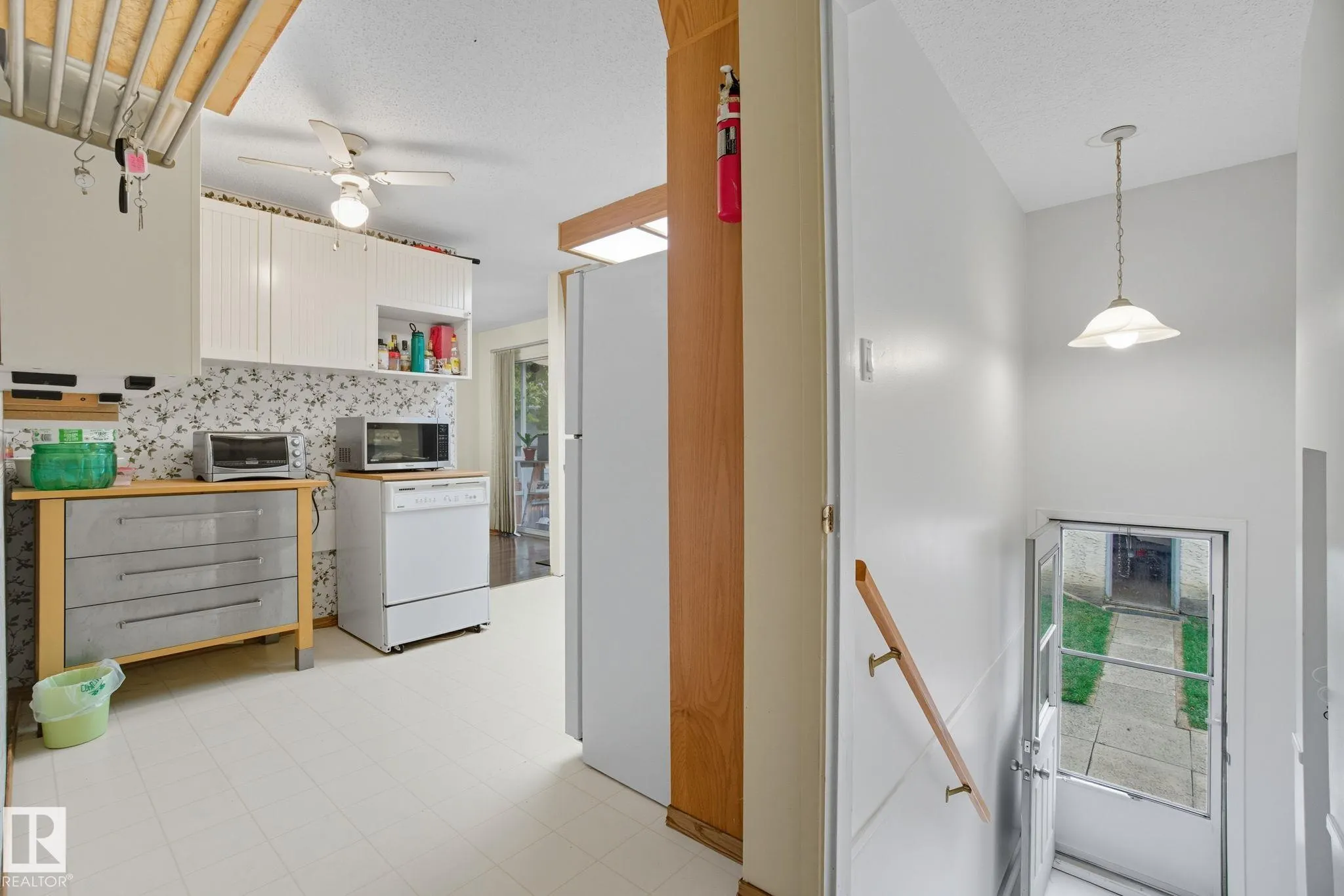 4 MILLER Avenue