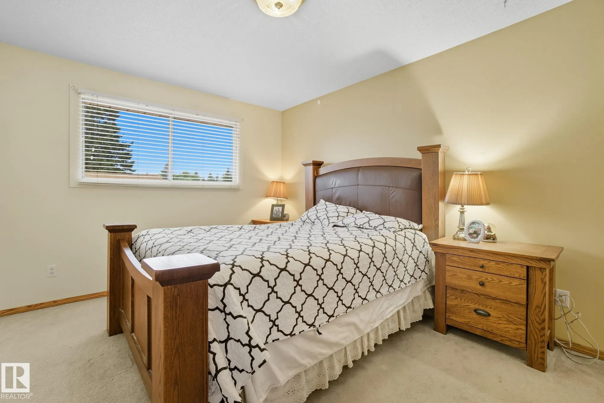 4 MILLER Avenue