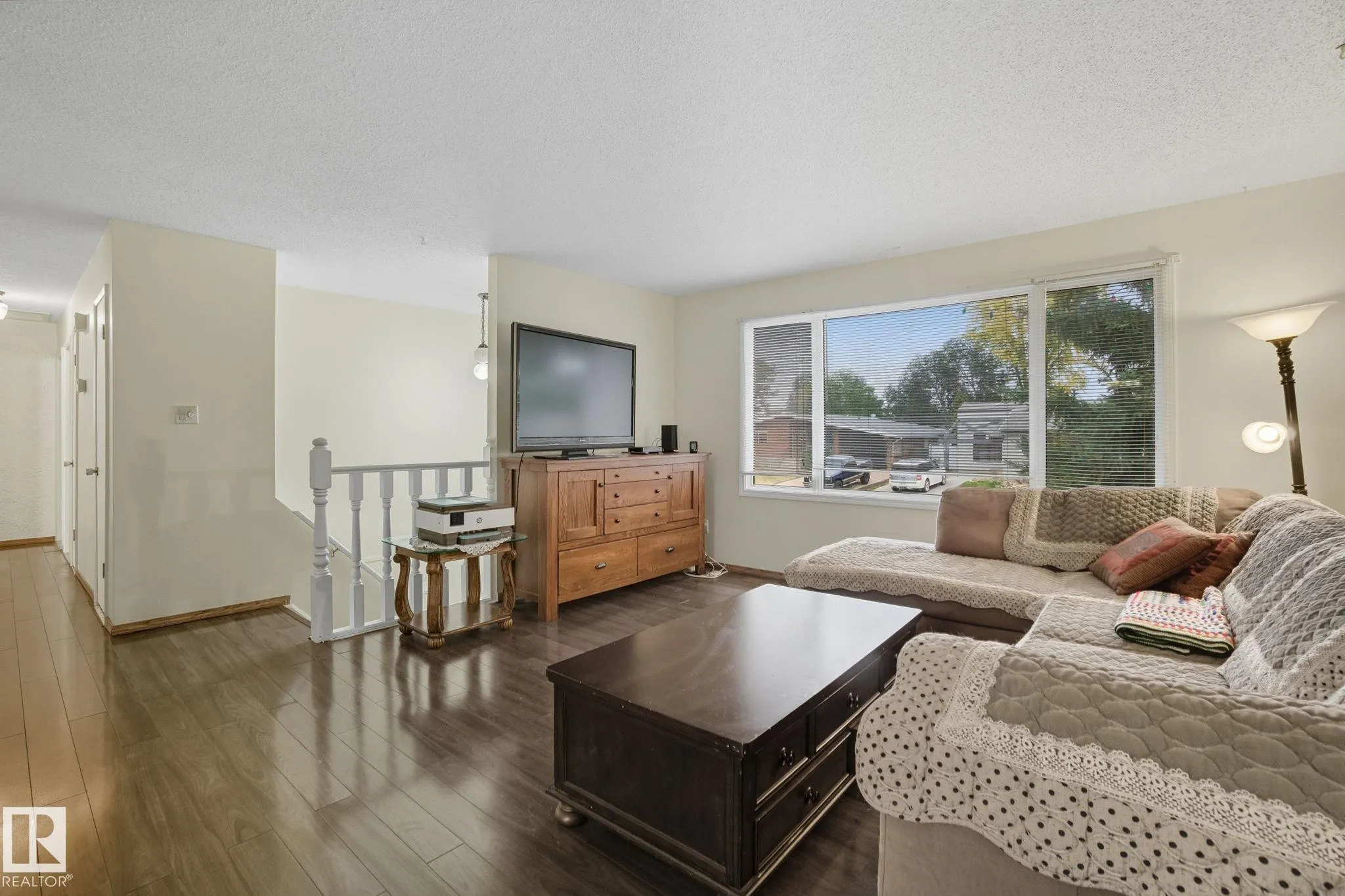 4 MILLER Avenue