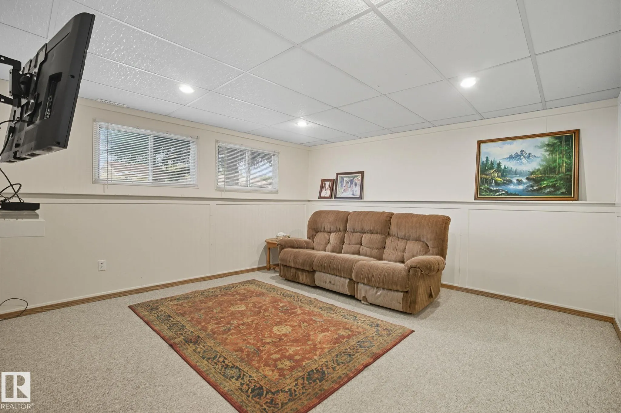 4 MILLER Avenue