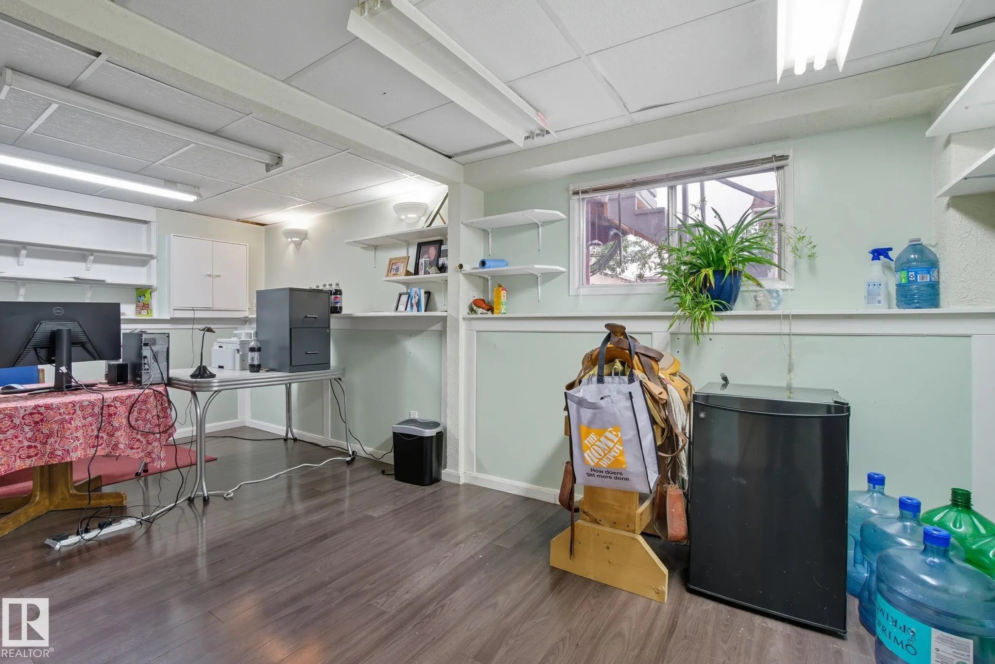 4 MILLER Avenue