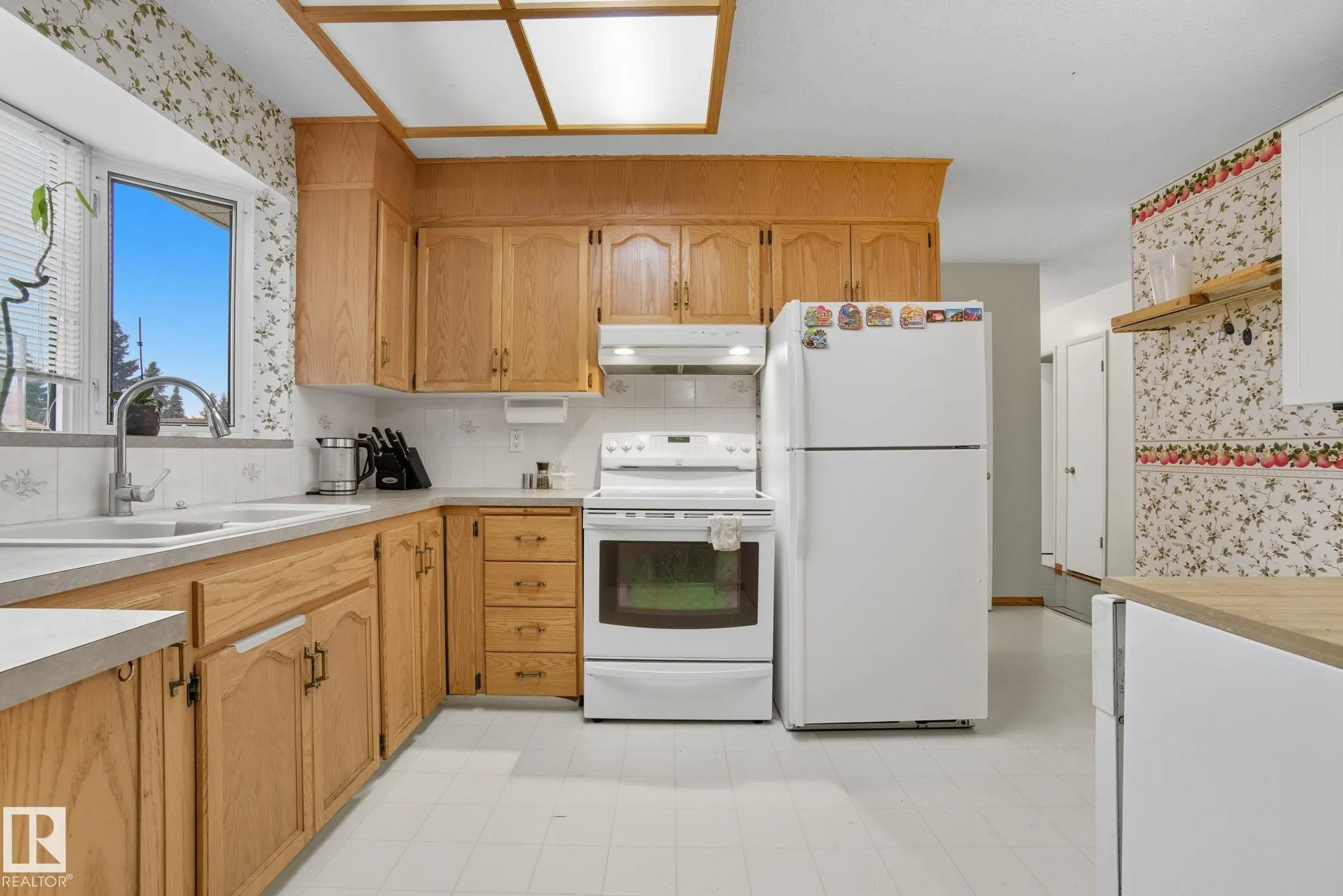 4 MILLER Avenue