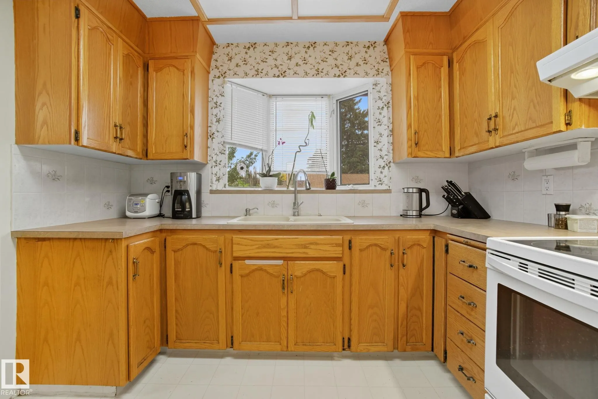 4 MILLER Avenue