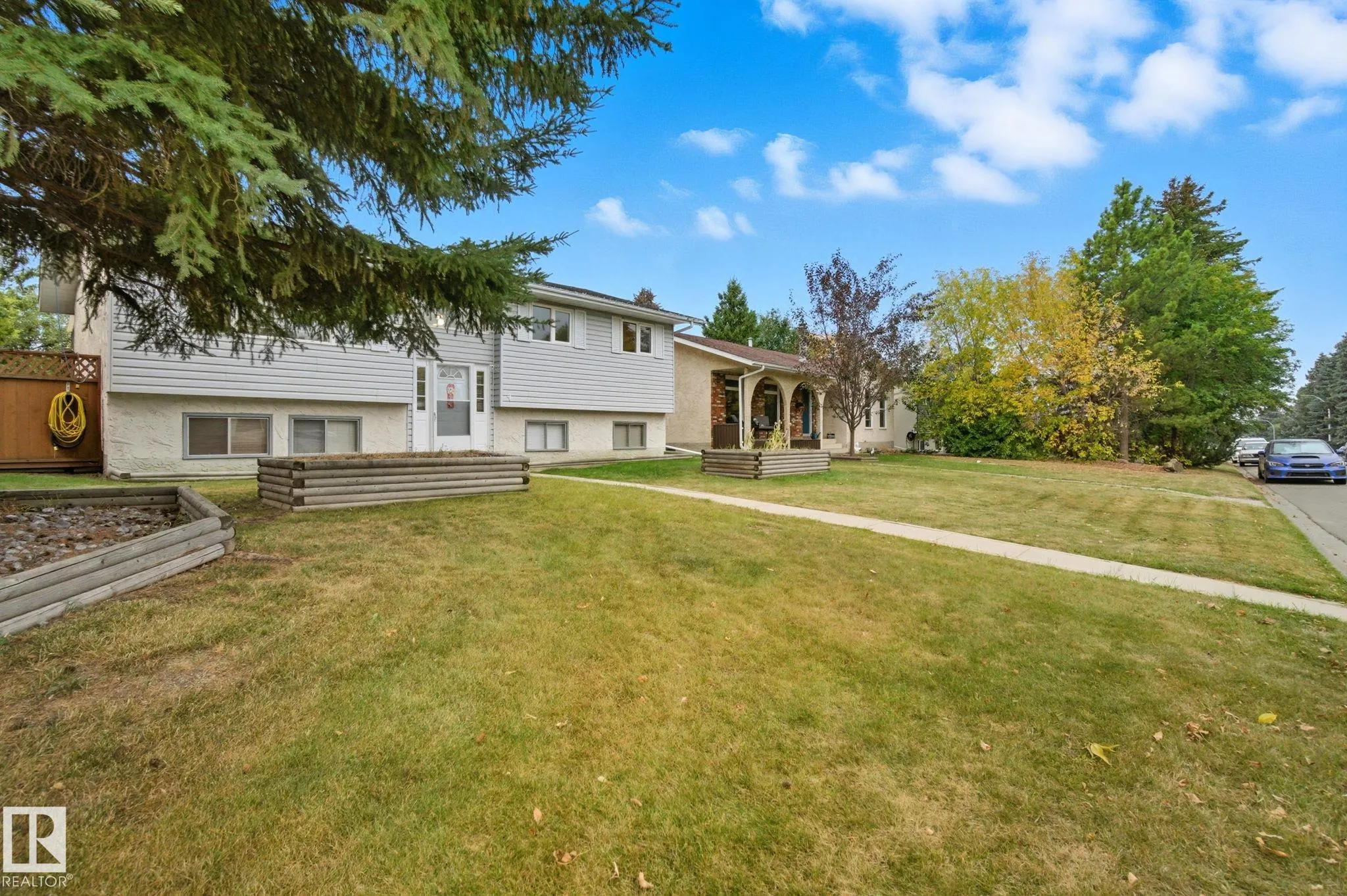 4 MILLER Avenue