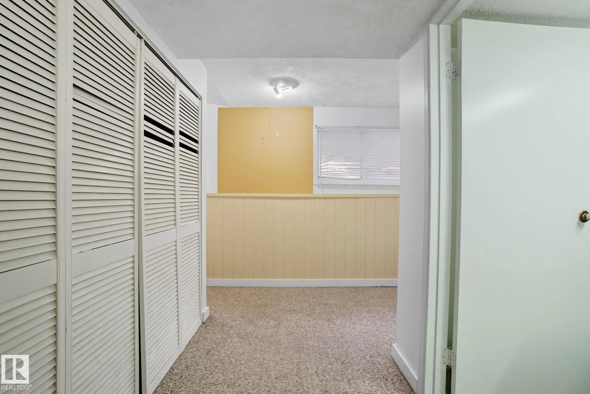4 MILLER Avenue