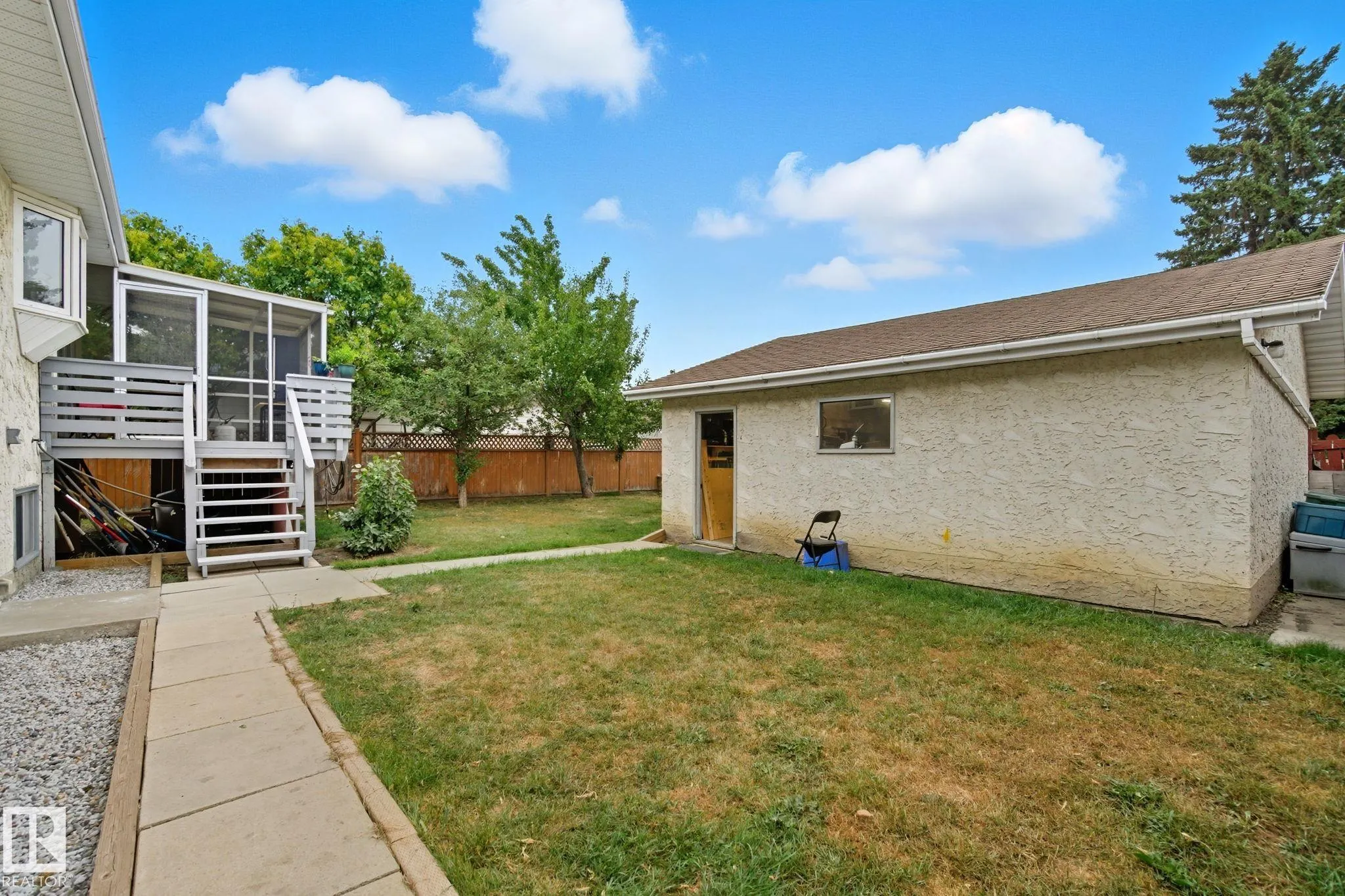 4 MILLER Avenue