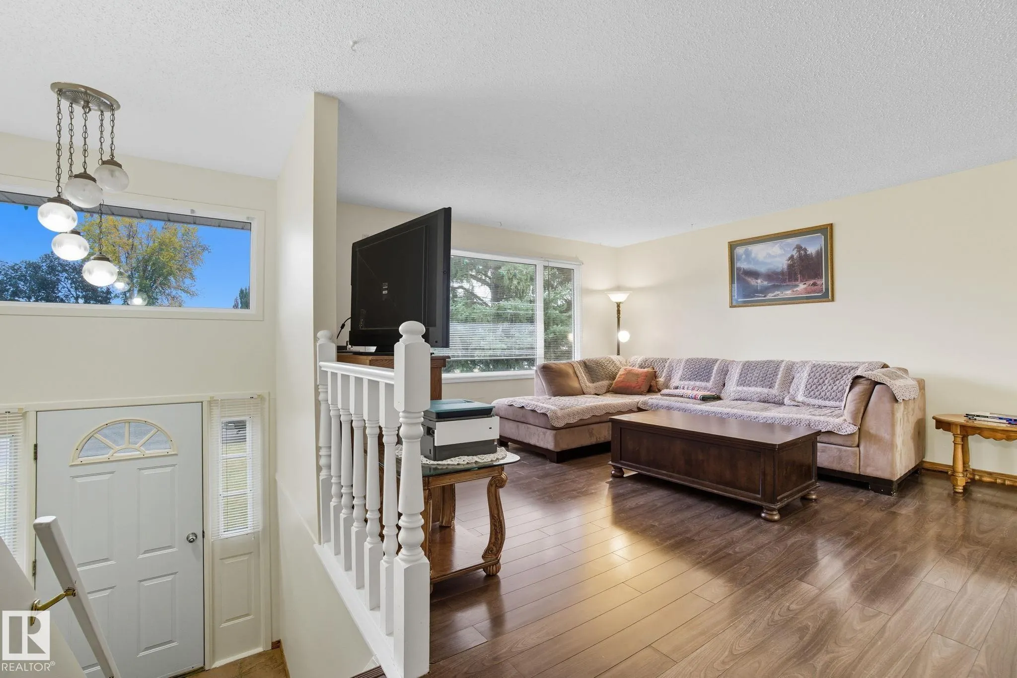 4 MILLER Avenue